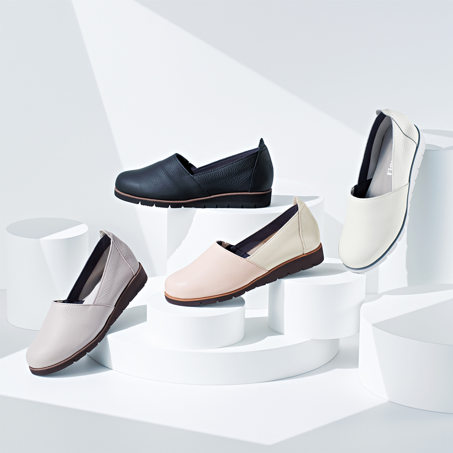 フィグリーノ 日本製　はっ水牛革 柔らか仕立て　超軽量 ラウンドトゥ　リラックス ウエッジソールシューズ