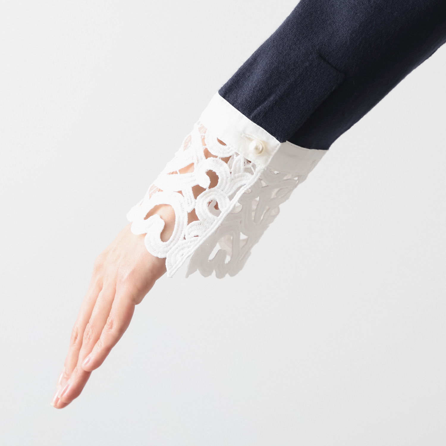 アペーナ バイカラー オリジナルレース アクセント ニットプルオーバー