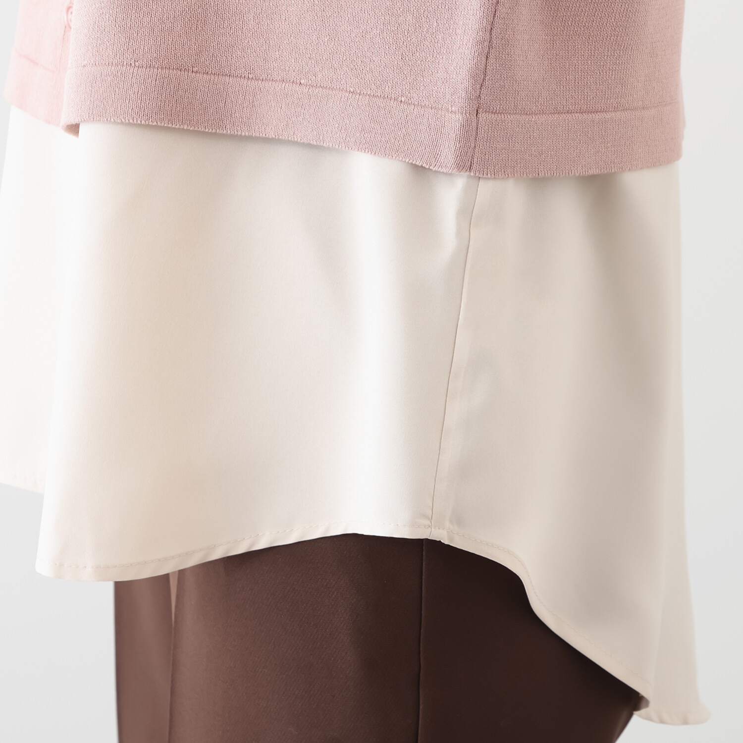 マイジュジュ 一枚で決まる！ シャツテイルレイヤード 飾りボタンアクセント ニットプルオーバー