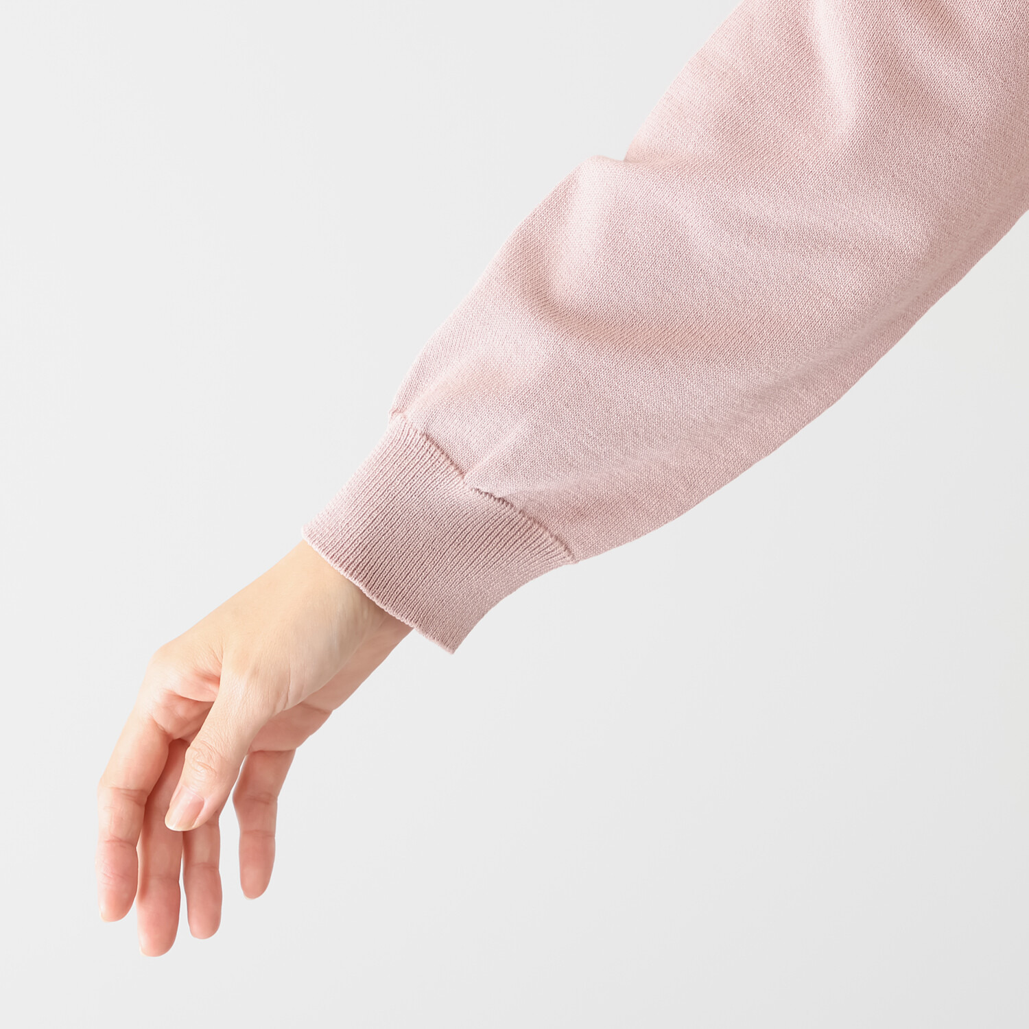 マイジュジュ 一枚で決まる！ シャツテイルレイヤード 飾りボタンアクセント ニットプルオーバー