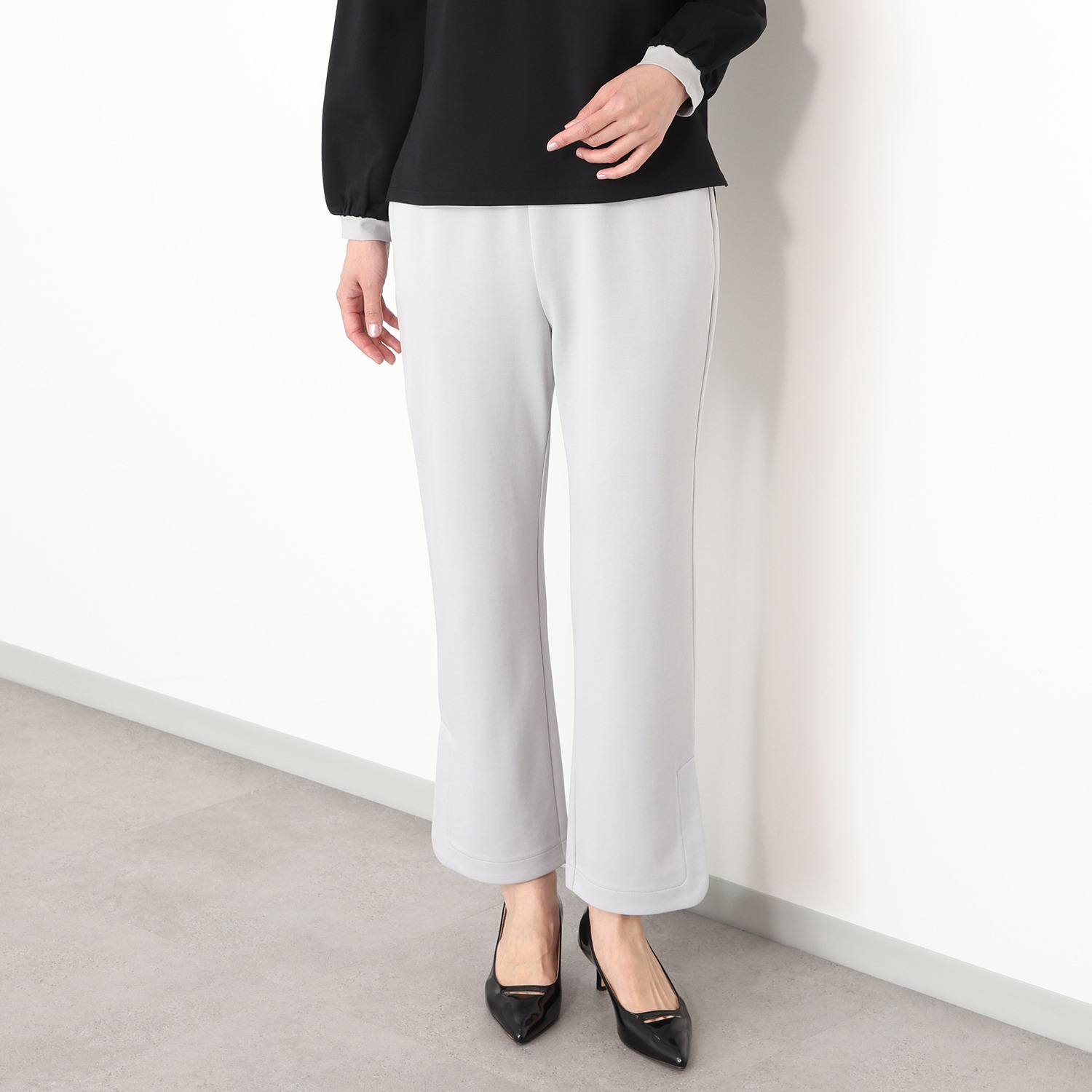 バーチ　ドゥエ コットンブレンドポンチ サイドベンツ セミワイドパンツ