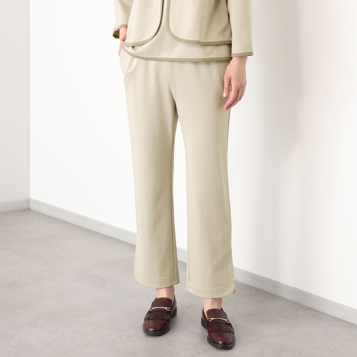 バーチ　ドゥエ コットンブレンドポンチ サイドベンツ セミワイドパンツ