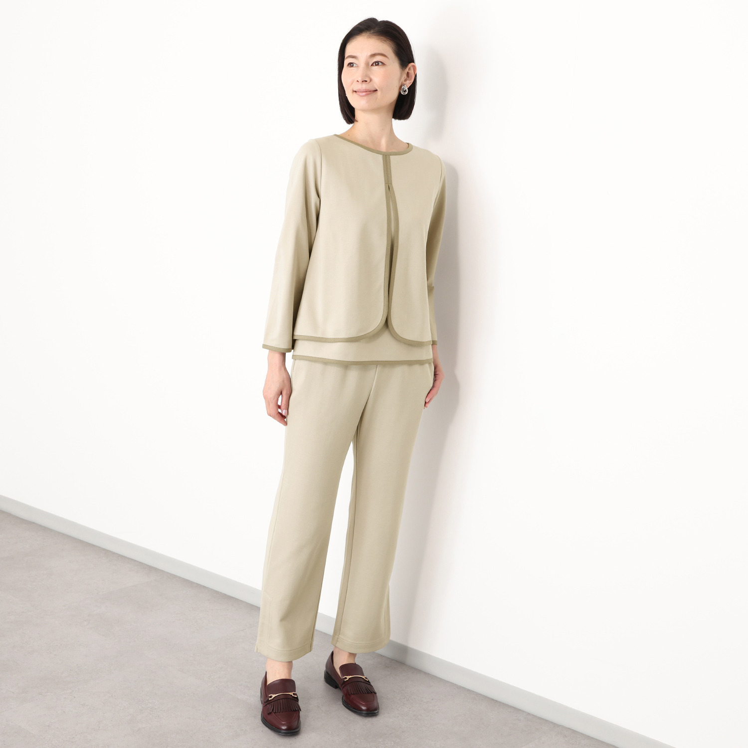 バーチ　ドゥエ コットンブレンドポンチ サイドベンツ セミワイドパンツ