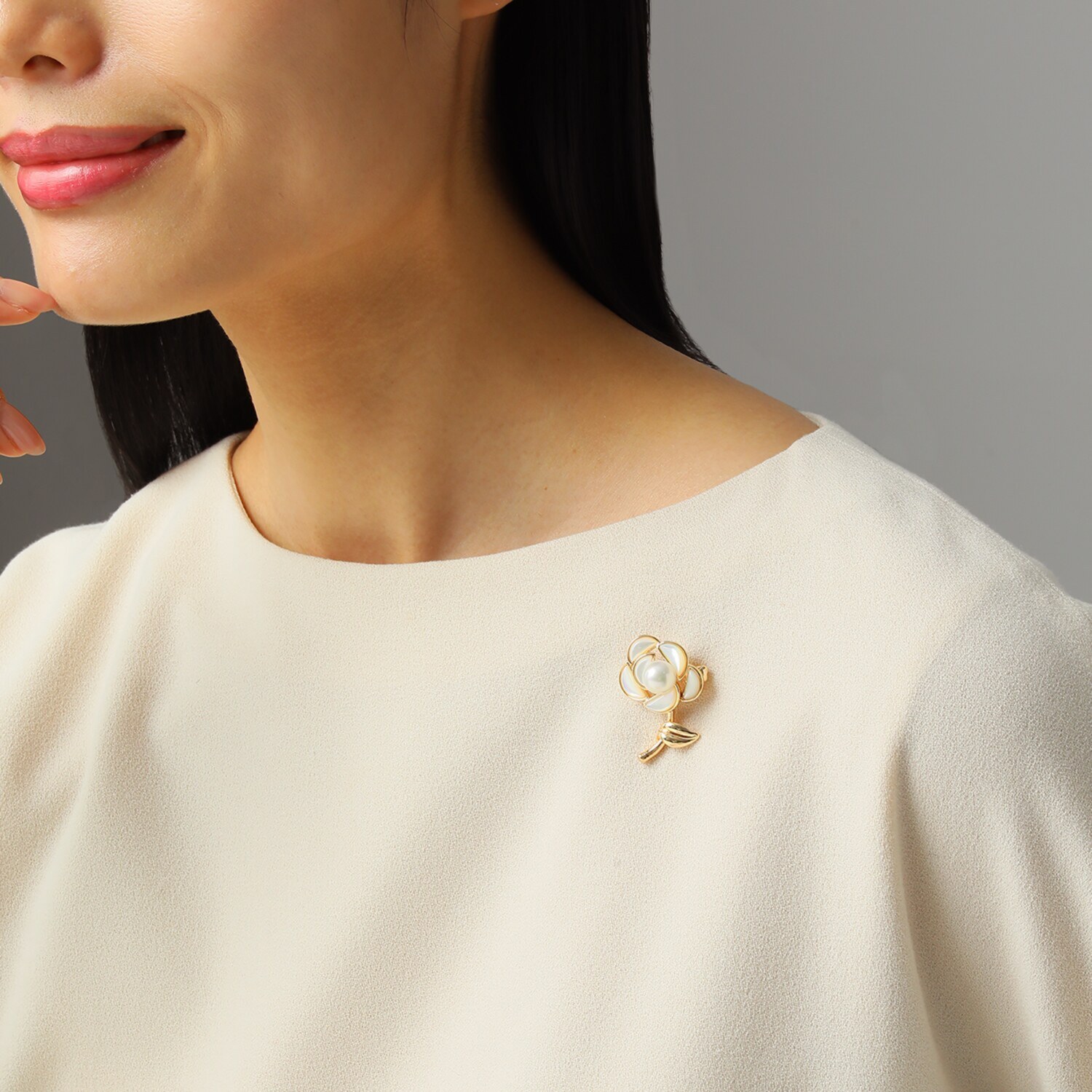 プレミアムパール 泉州の職人技 ９ｍｍＵＰ　貝パール＆ マザーオブパール ホワイトローズ ブローチ