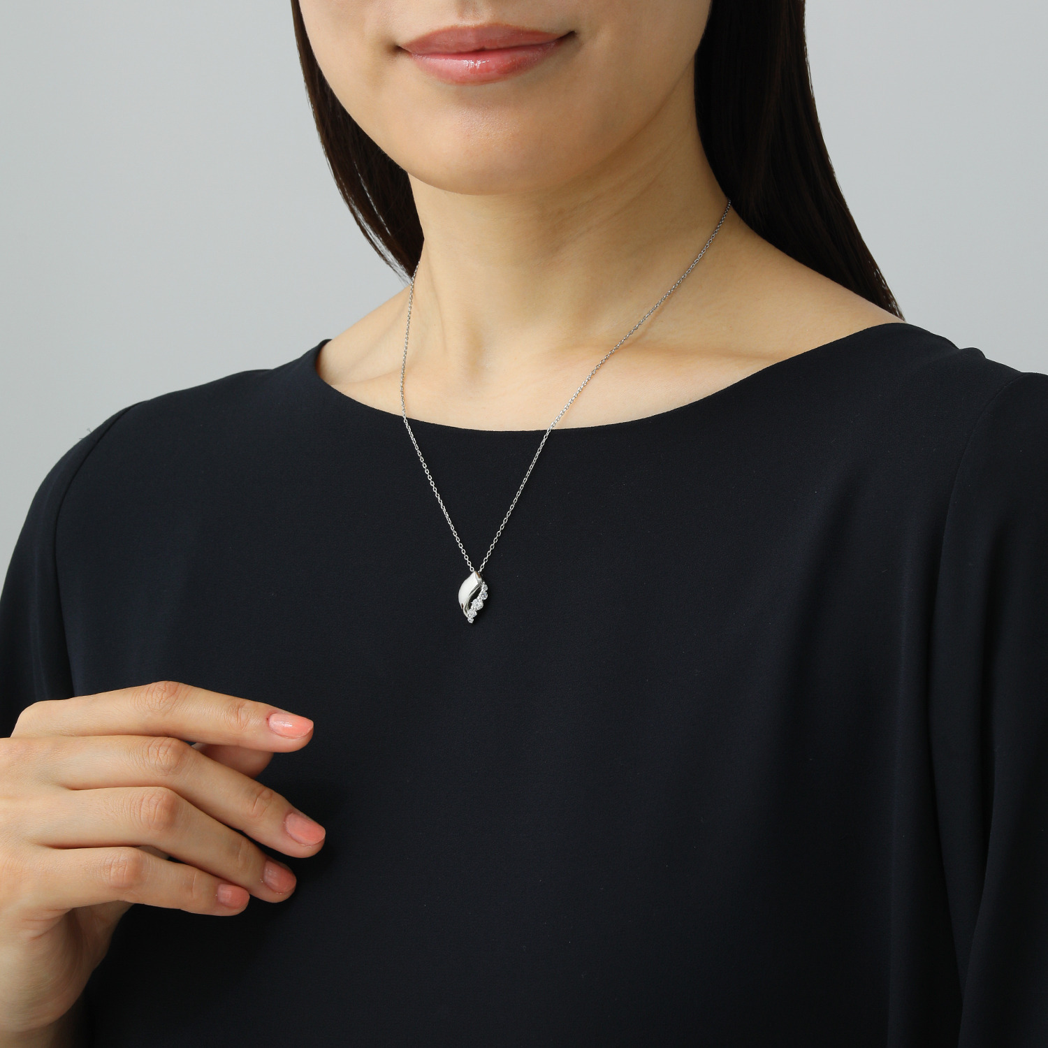 ステングレイス サージカルステンレス プレシオサ社製ＣＺ ソフトウェーブスパークル ネックレス