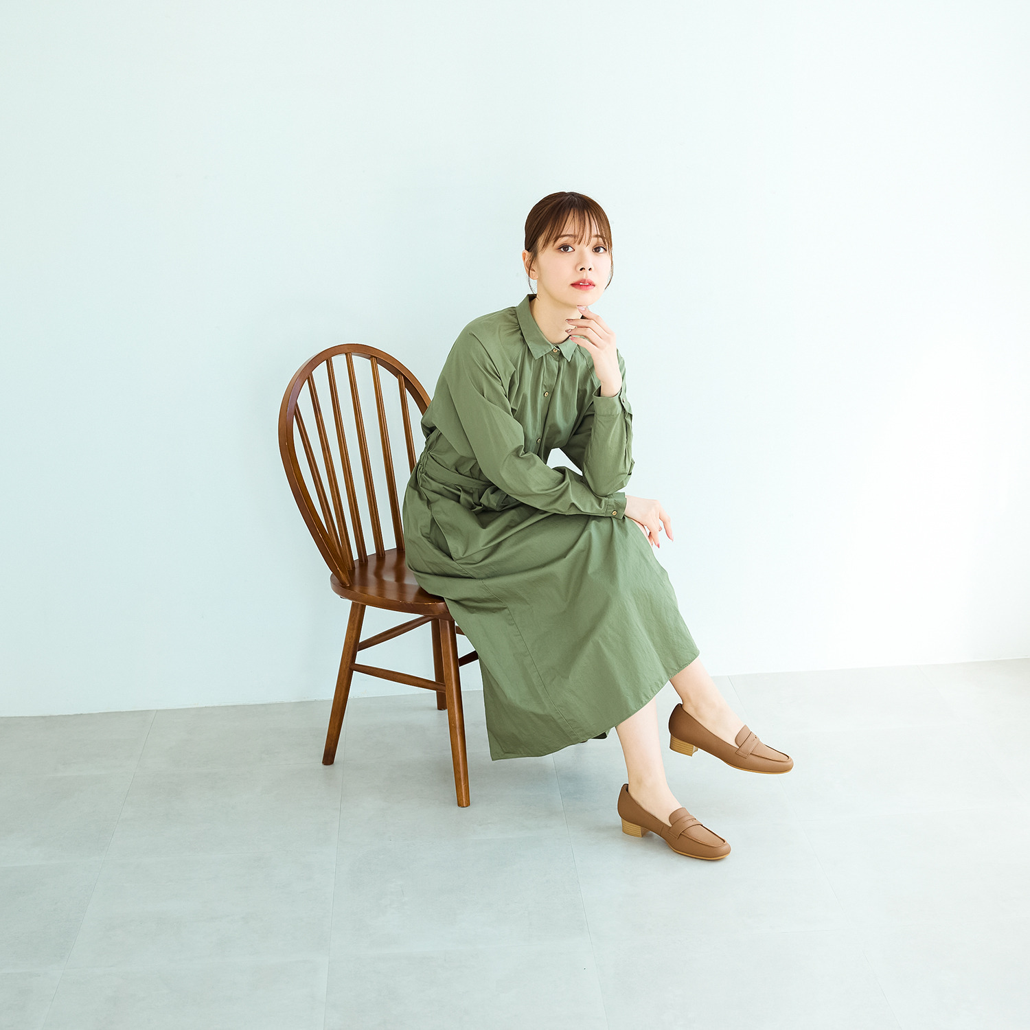 シェルシェエトワール メイドイン東京 はっ水牛革柔らか仕立て あか抜け３ｃｍヒール モカシンシューズ