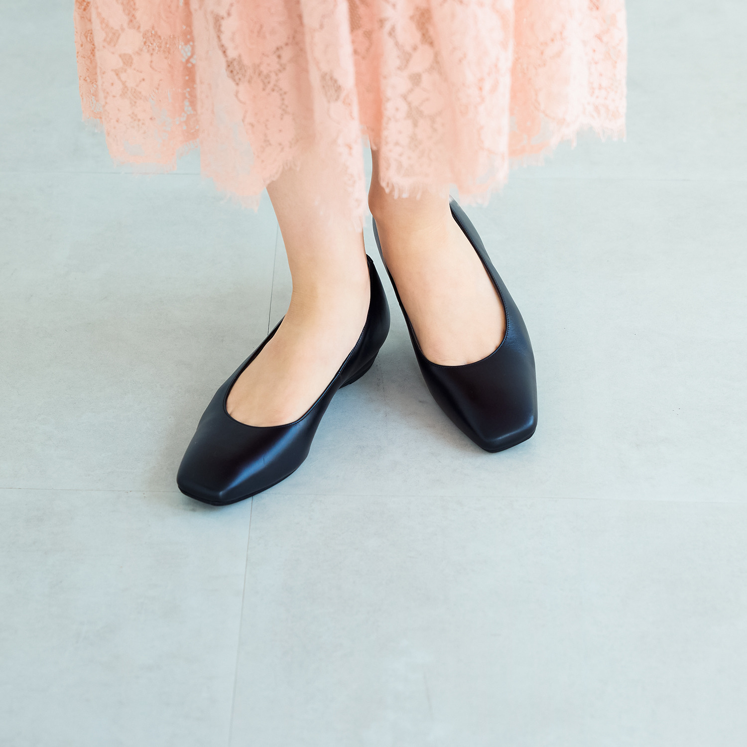 シェルシェエトワール メイドイン東京 牛革柔らか仕立て あか抜け２．５ｃｍヒール ウェッジヒールパンプス