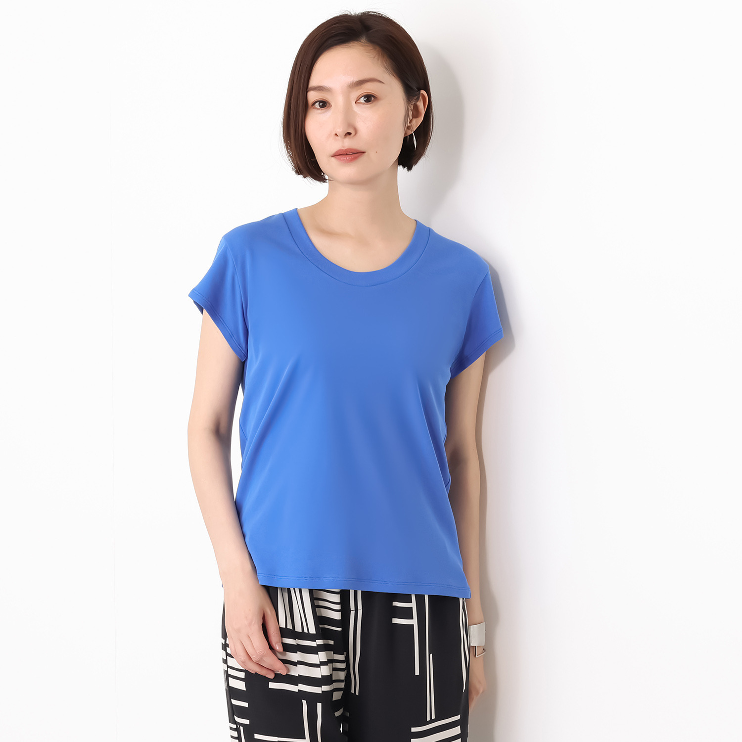 オーエヌオー 創業１００年の傑作 カルミヤコットン ガス焼き加工で艶仕上げ さらっと柔らかい Ｕネックプルオーバー