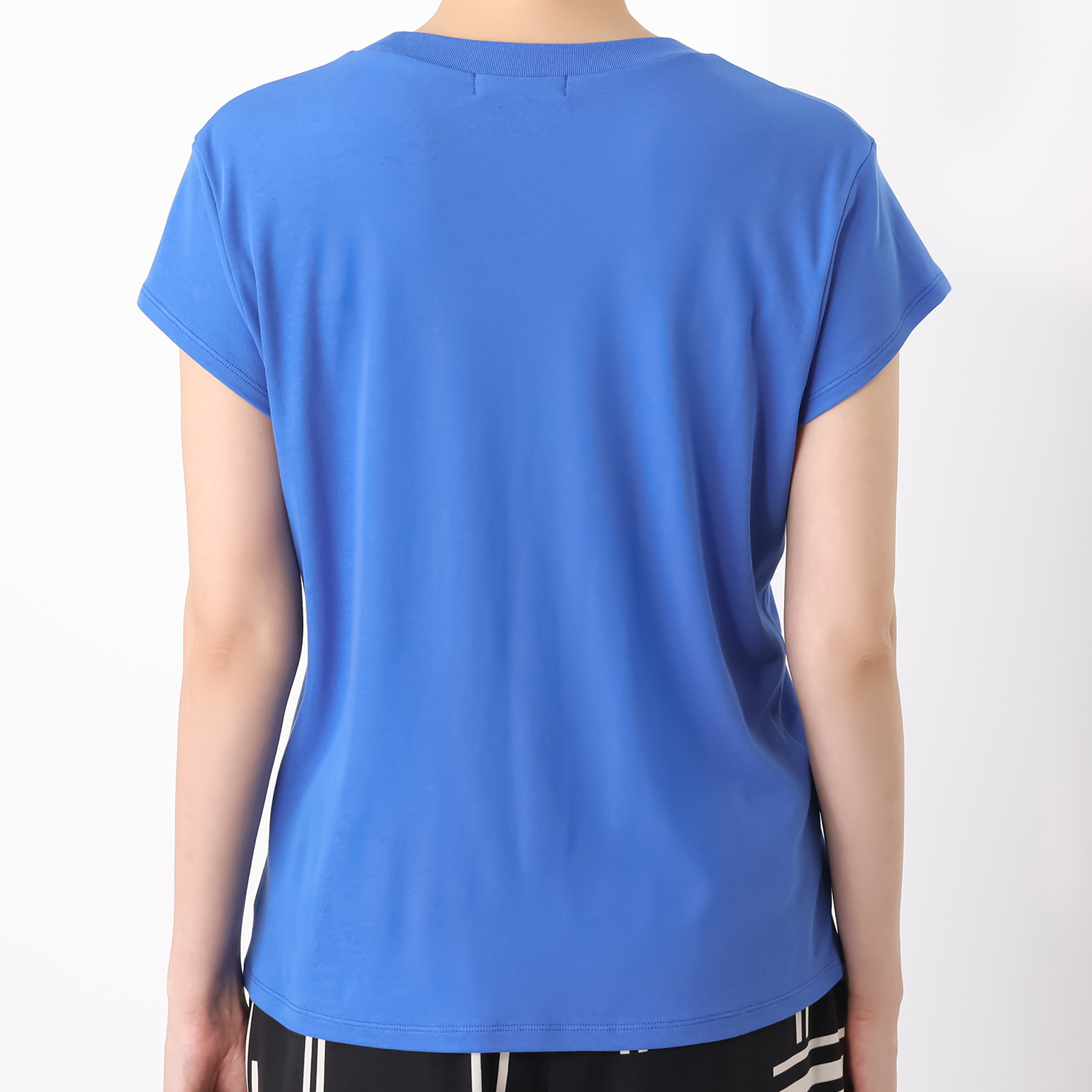 オーエヌオー 創業１００年の傑作 カルミヤコットン ガス焼き加工で艶仕上げ さらっと柔らかい Ｕネックプルオーバー