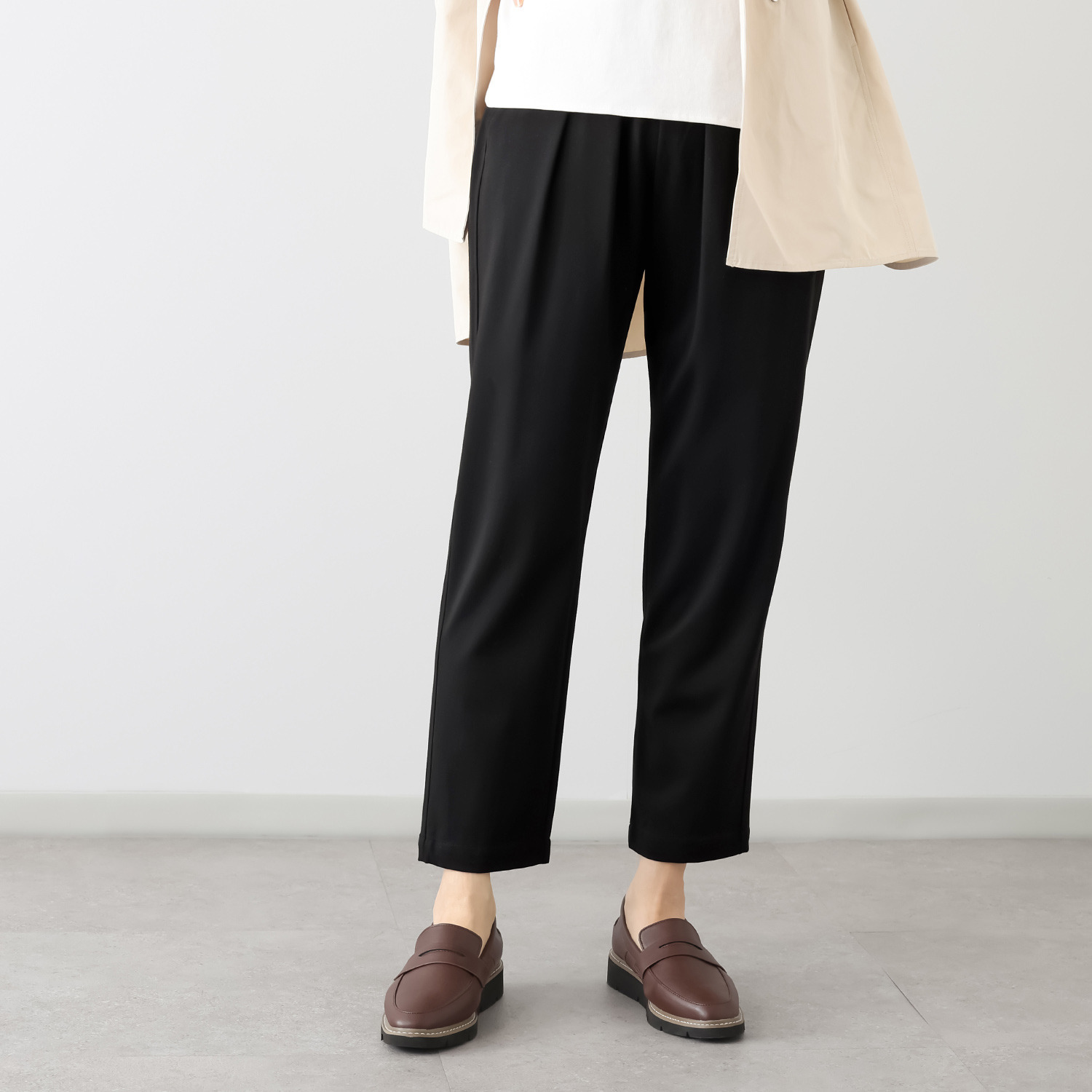 シーン ３面体やわらか肌触り テーパードパンツ