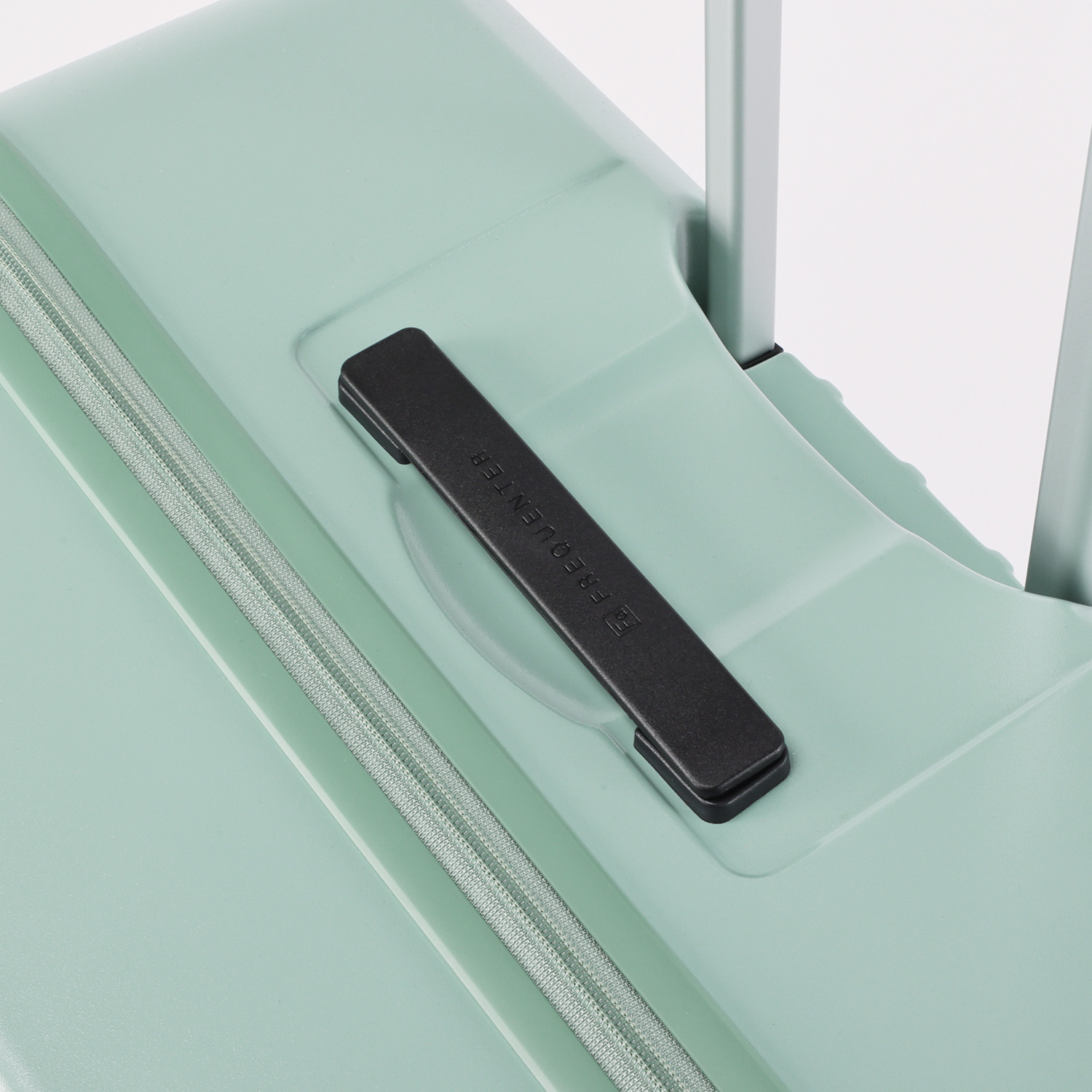 フリクエンター “リエーヴェ” 衝撃緩衝 ６８ｃｍスーツケース 旅行ポーチ７点セット