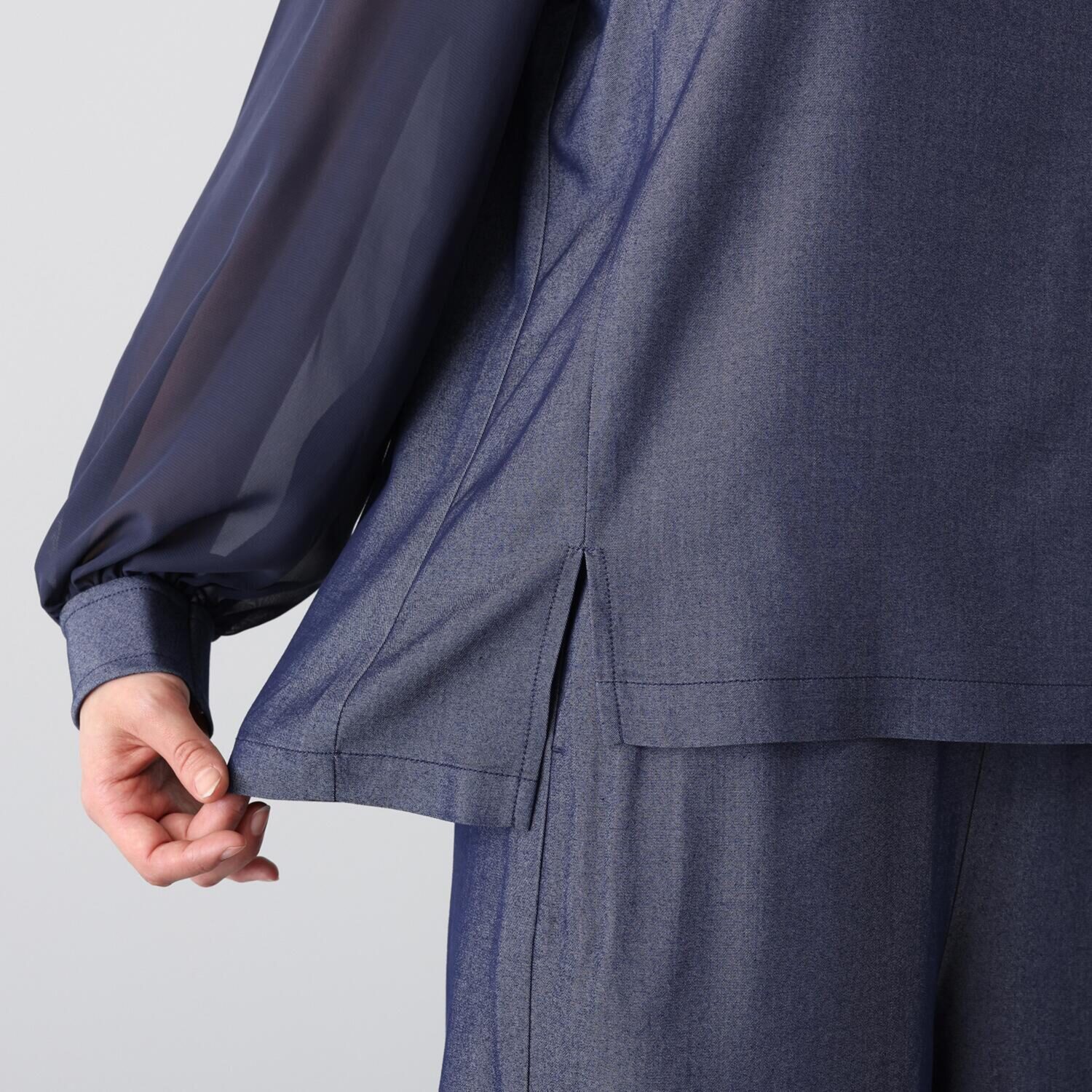Ｔ．Ｆ．Ｄ．Ｃ． 機能満載！ デニムライク素材 ストレッチ 袖シフォンブラウス