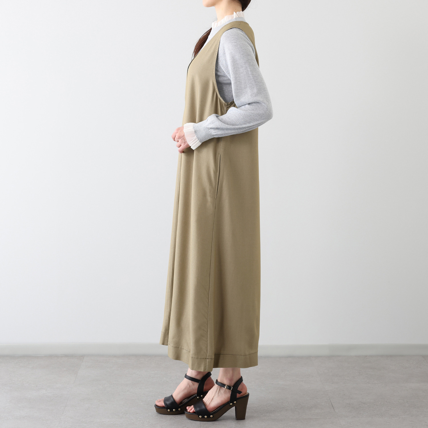 Ｔ．Ｆ．Ｄ．Ｃ． 機能満載！ デニムライク素材 ストレッチ Ｖネックジャンパードレス