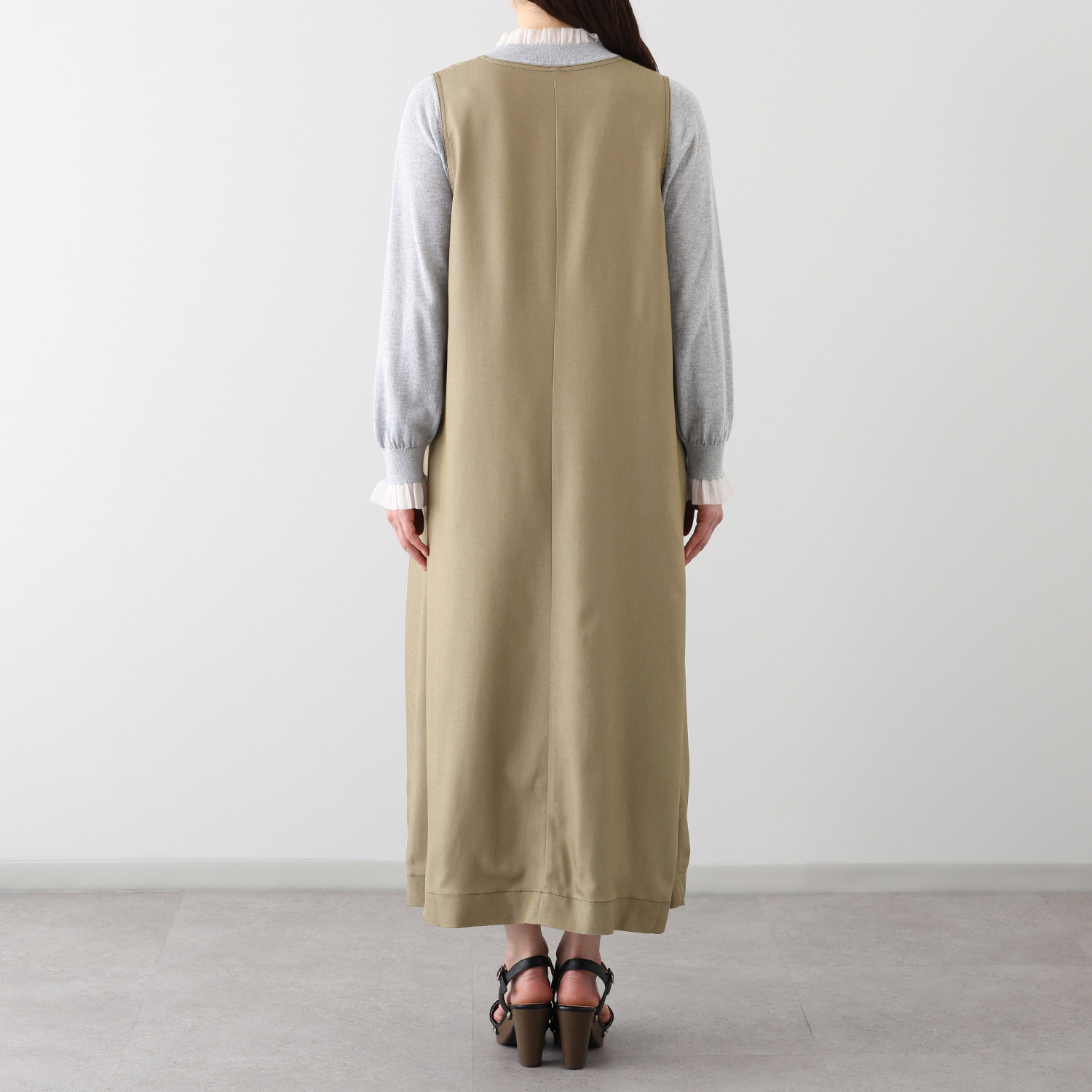 Ｔ．Ｆ．Ｄ．Ｃ． 機能満載！ デニムライク素材 ストレッチ Ｖネックジャンパードレス