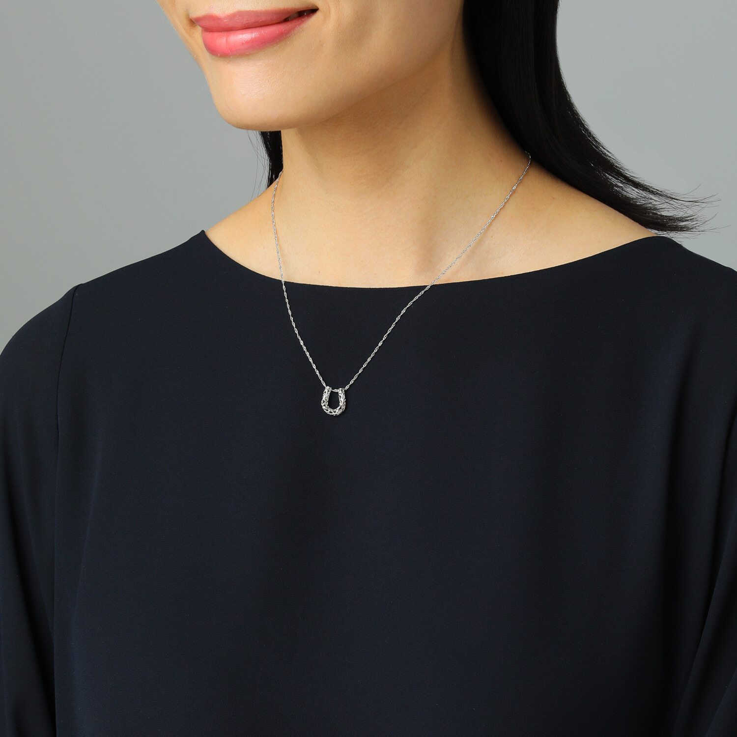 ピュアイズム 純プラチナ ホースシューデザイン ペンダントトップ