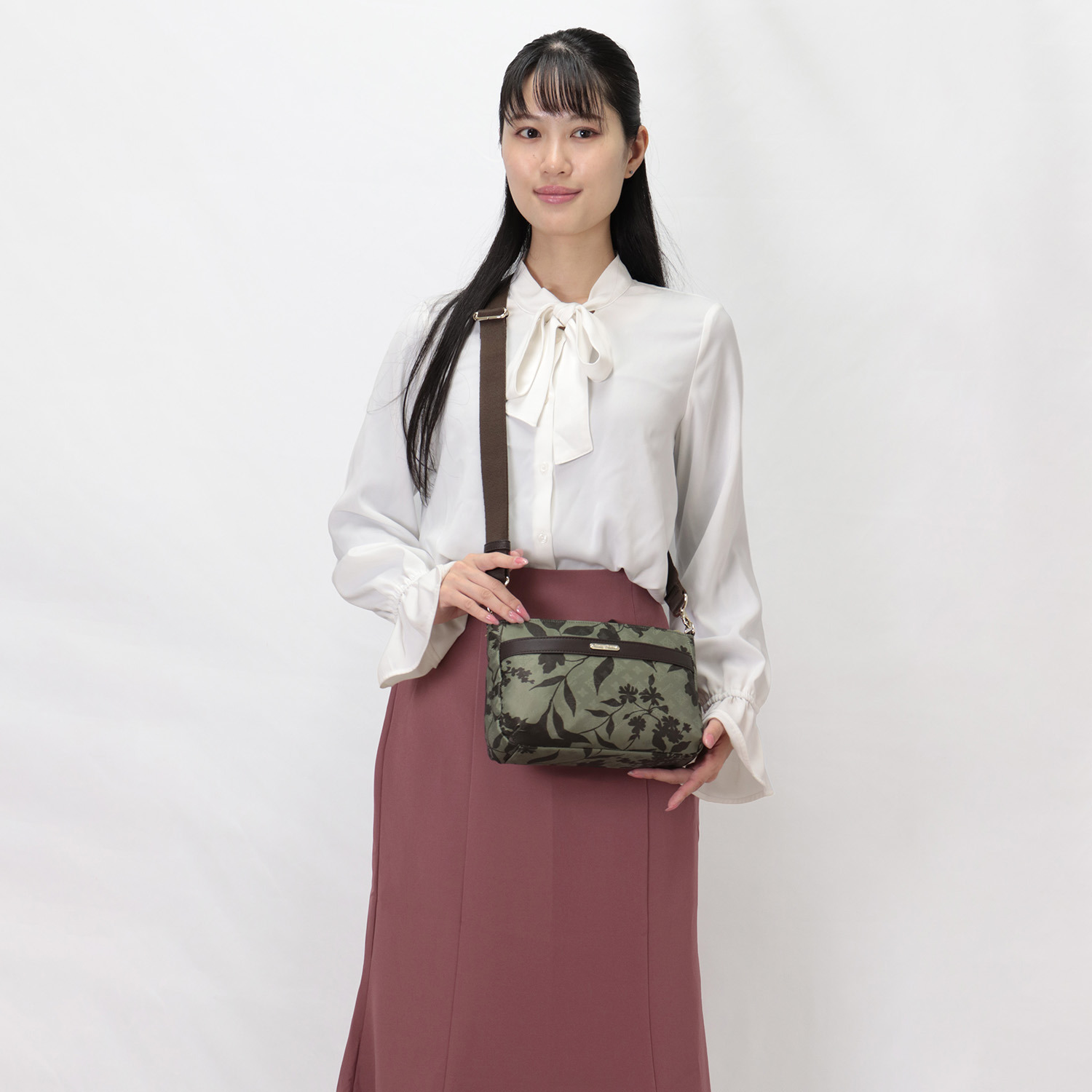 クリスチャン　オリビエ はっ水ジャガード フラワープリント お財布機能付 ２ウェイバッグ
