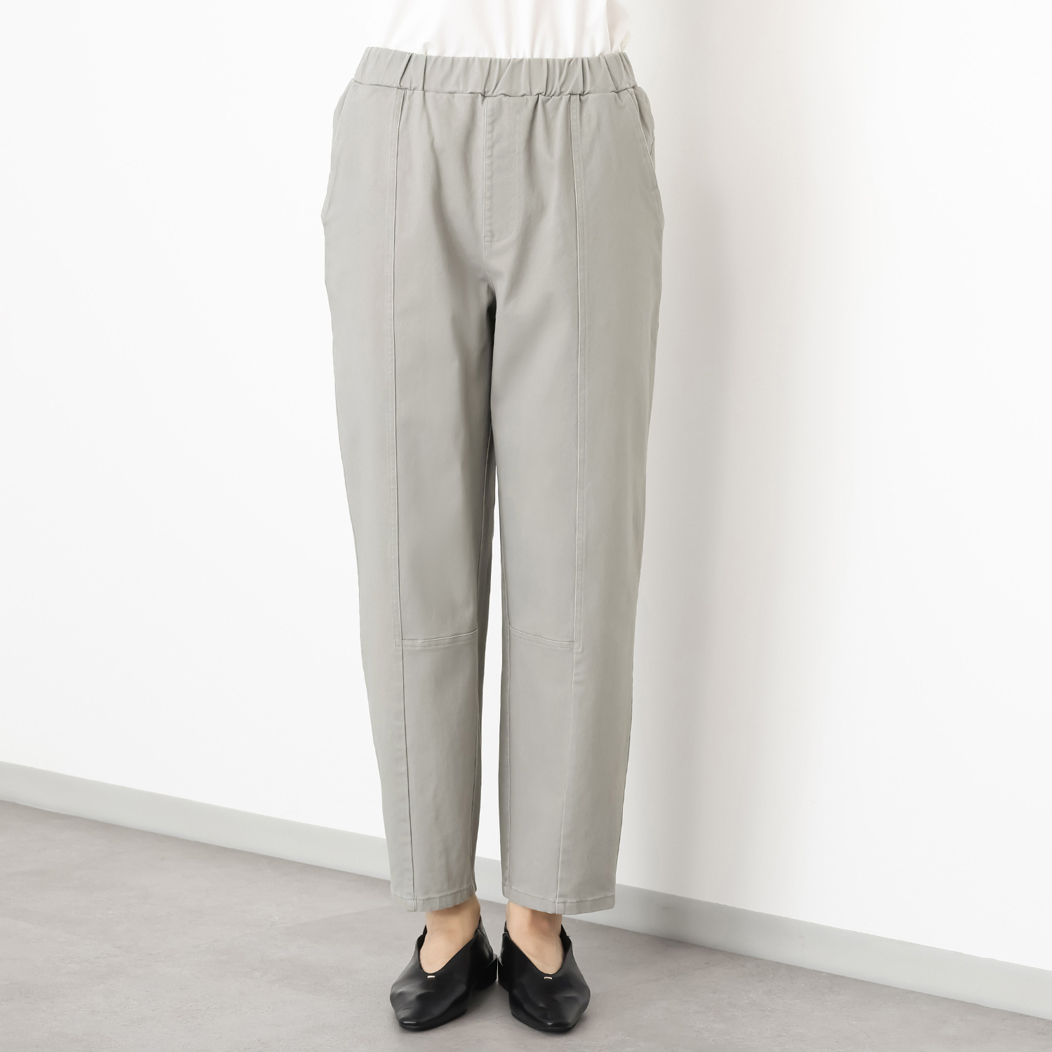 アトリエール ロールアップもオシャレな パウダリータッチ コットン混 テーパードパンツ