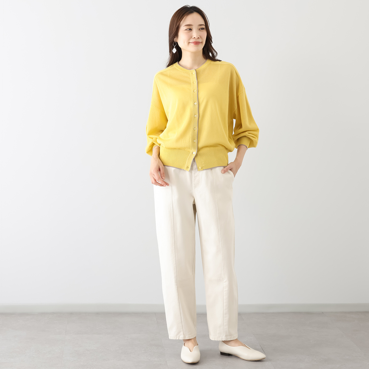 アトリエール ロールアップもオシャレな パウダリータッチ コットン混 テーパードパンツ