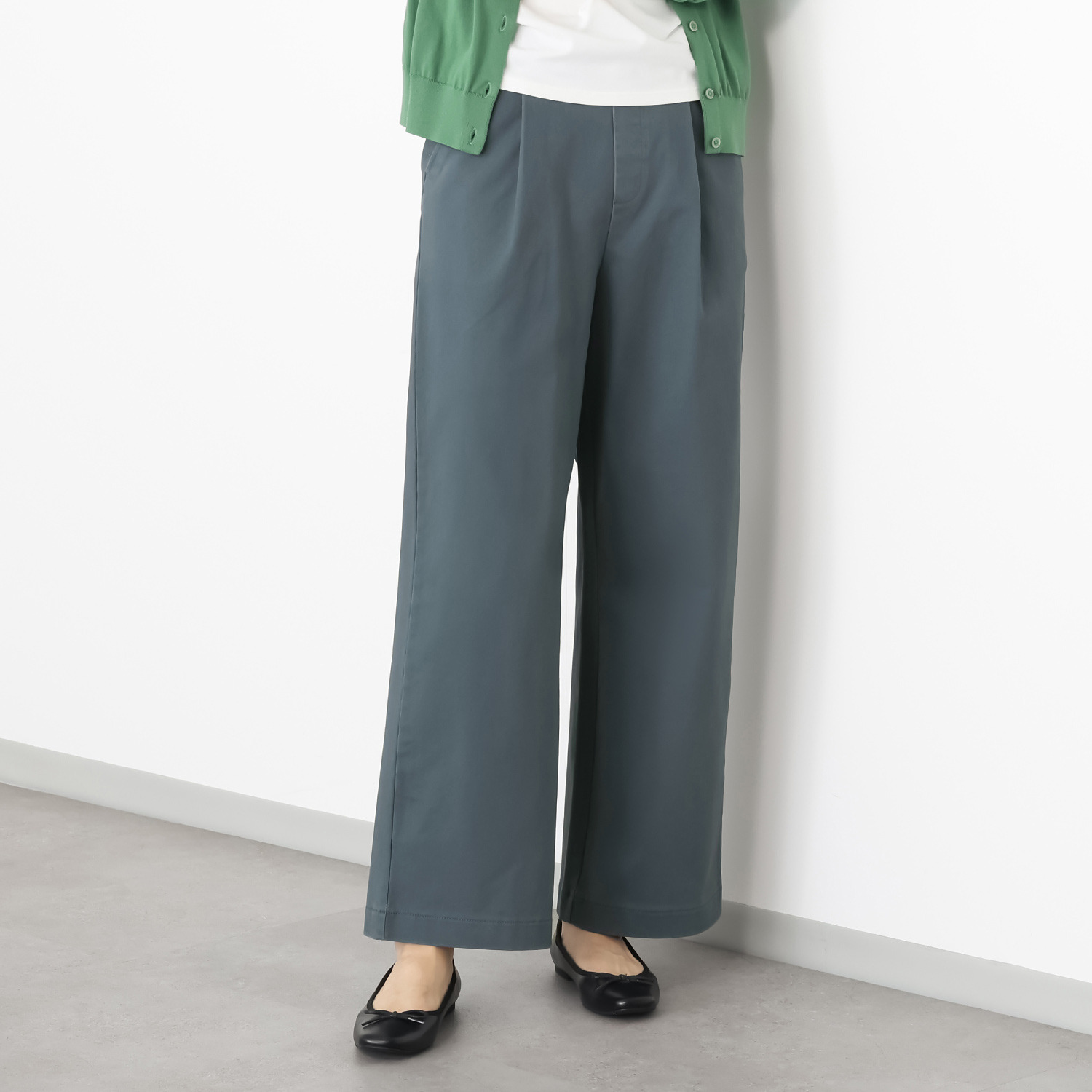 アトリエール パウダリータッチ コットン混 タックセミワイドパンツ