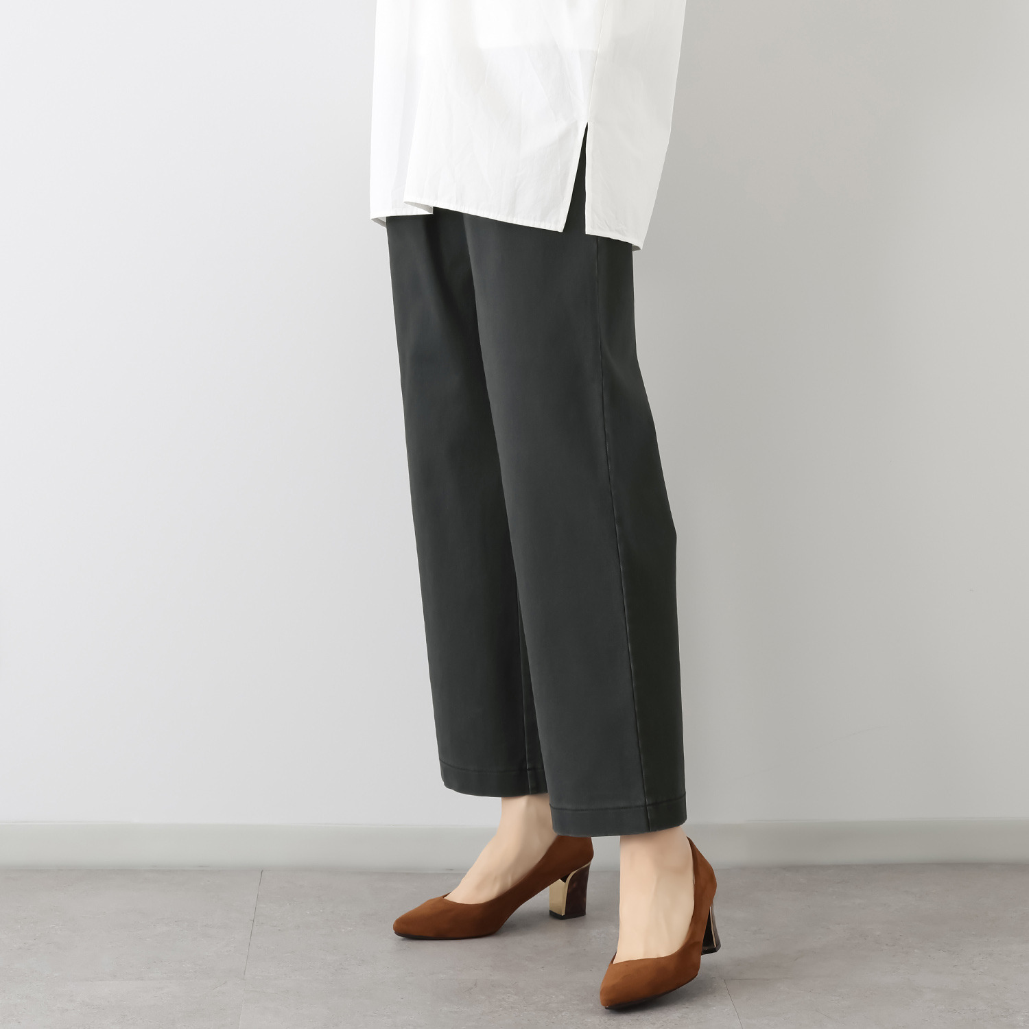 アトリエール パウダリータッチ コットン混 タックセミワイドパンツ