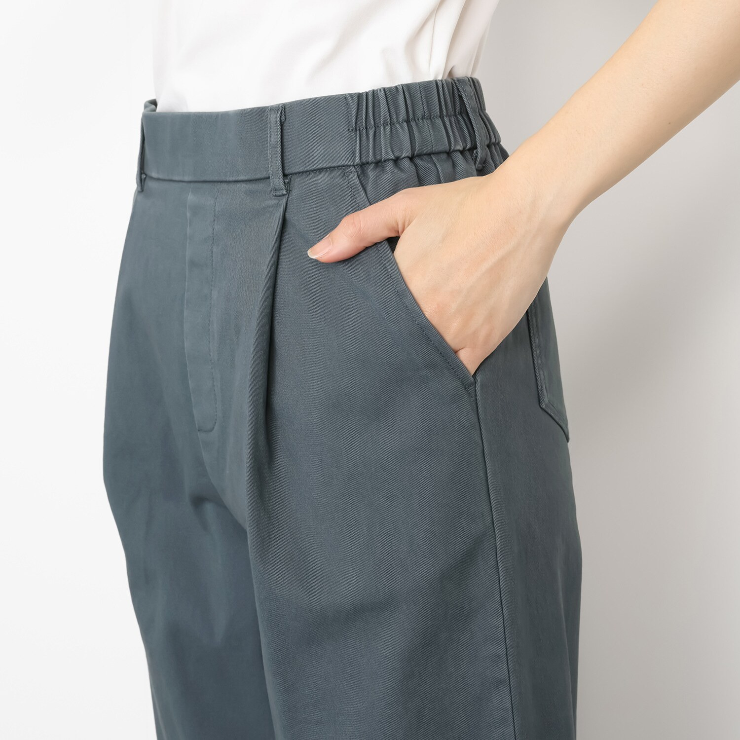 アトリエール パウダリータッチ コットン混 タックセミワイドパンツ