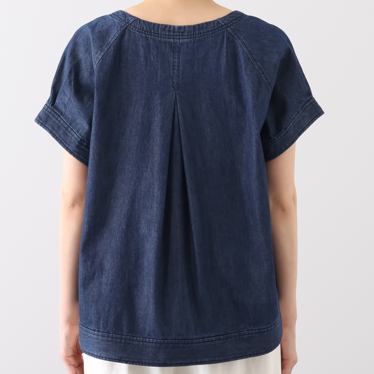 オルテンジア 洗練カジュアルで 日常もお出かけも映える デニムタックブラウス