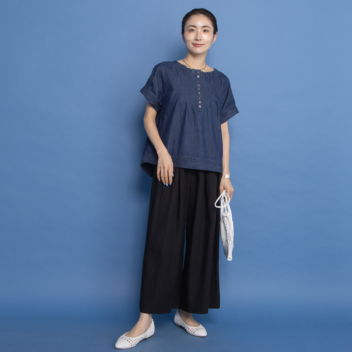 オルテンジア 洗練カジュアルで 日常もお出かけも映える デニムタックブラウス