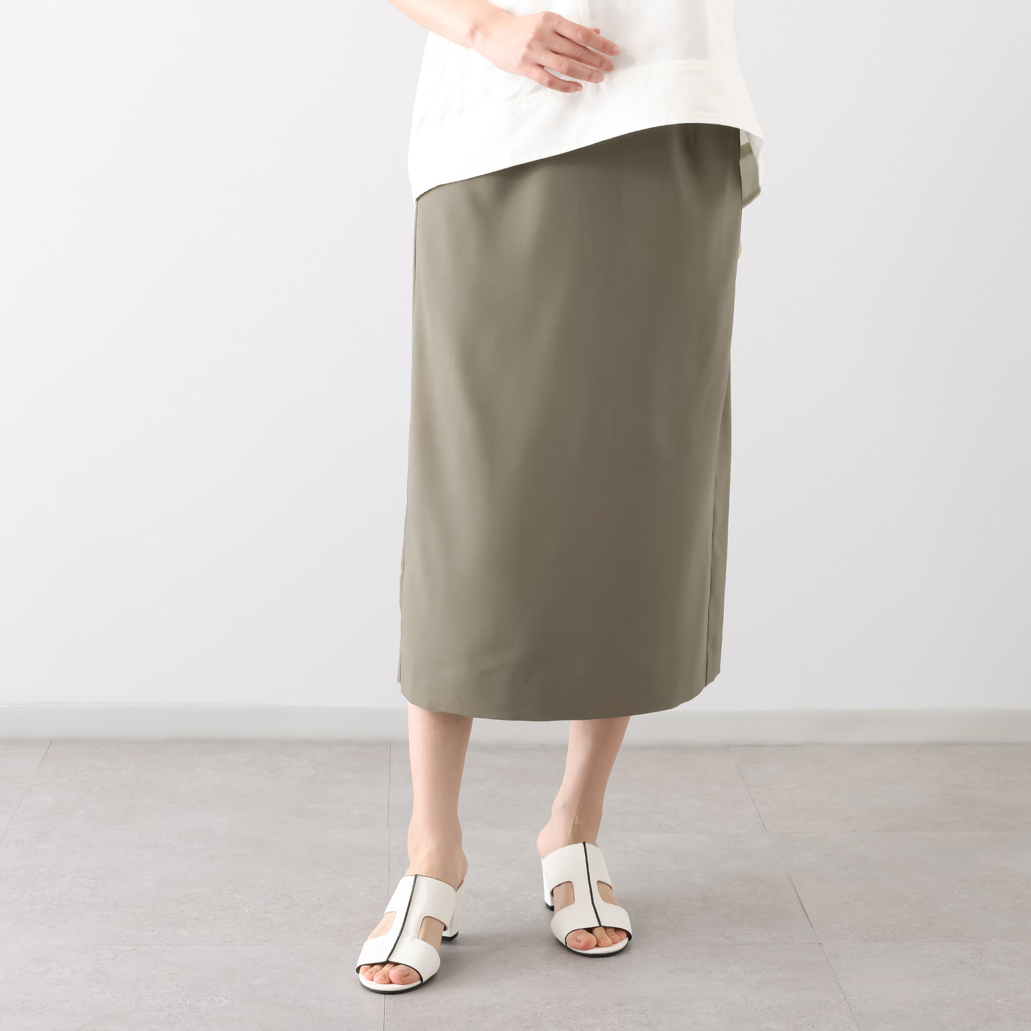 オルテンジア 大人カジュアルを整える 気軽にはけて旬な装い Ｉラインタックスカート