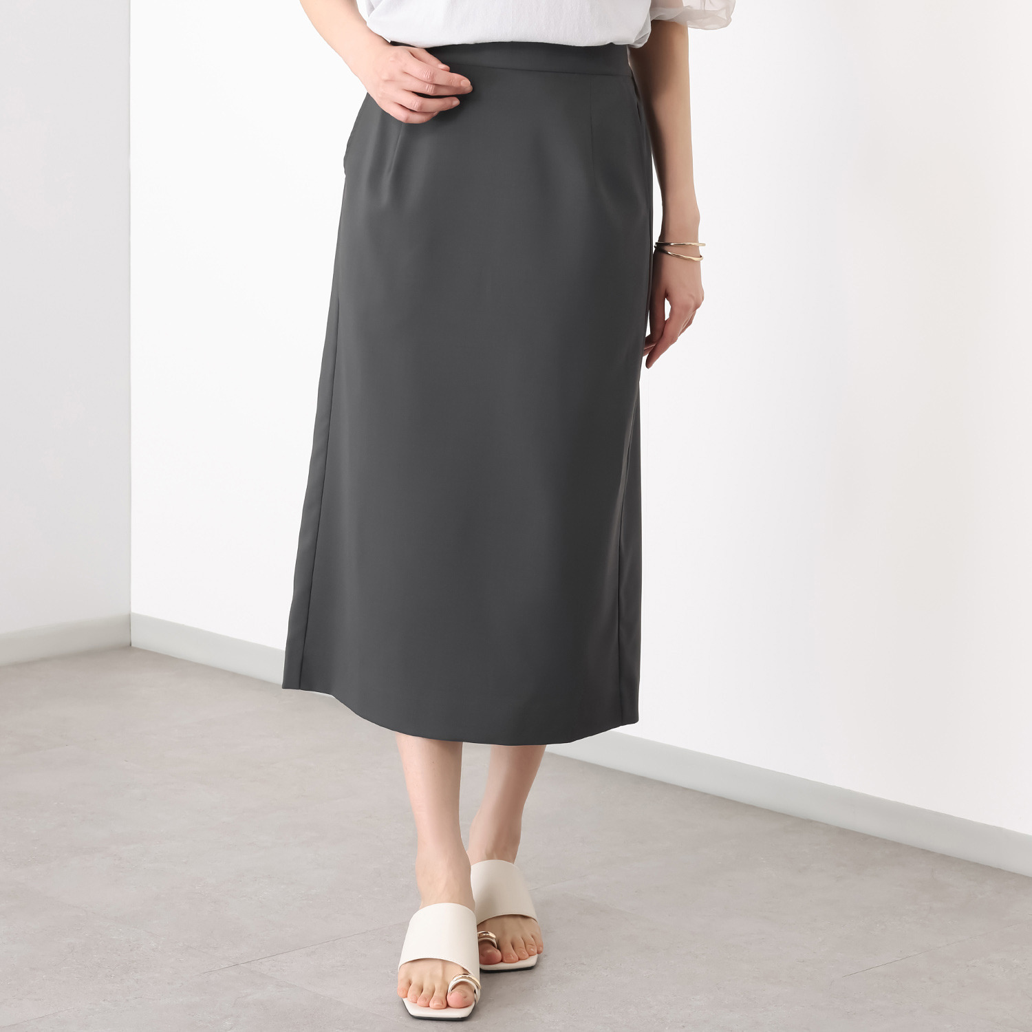 オルテンジア 大人カジュアルを整える 気軽にはけて旬な装い Ｉラインタックスカート