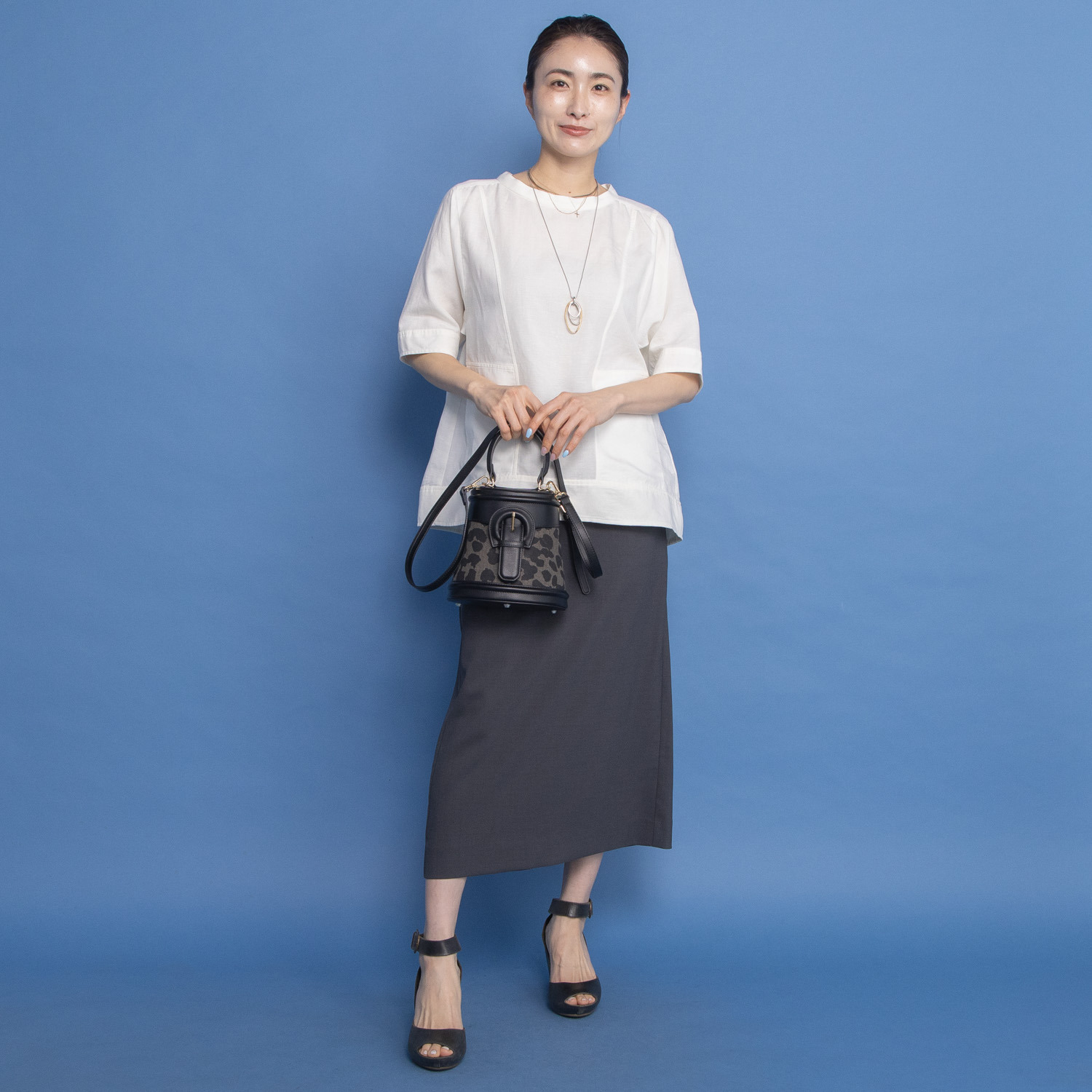 オルテンジア 大人カジュアルを整える 気軽にはけて旬な装い Ｉラインタックスカート