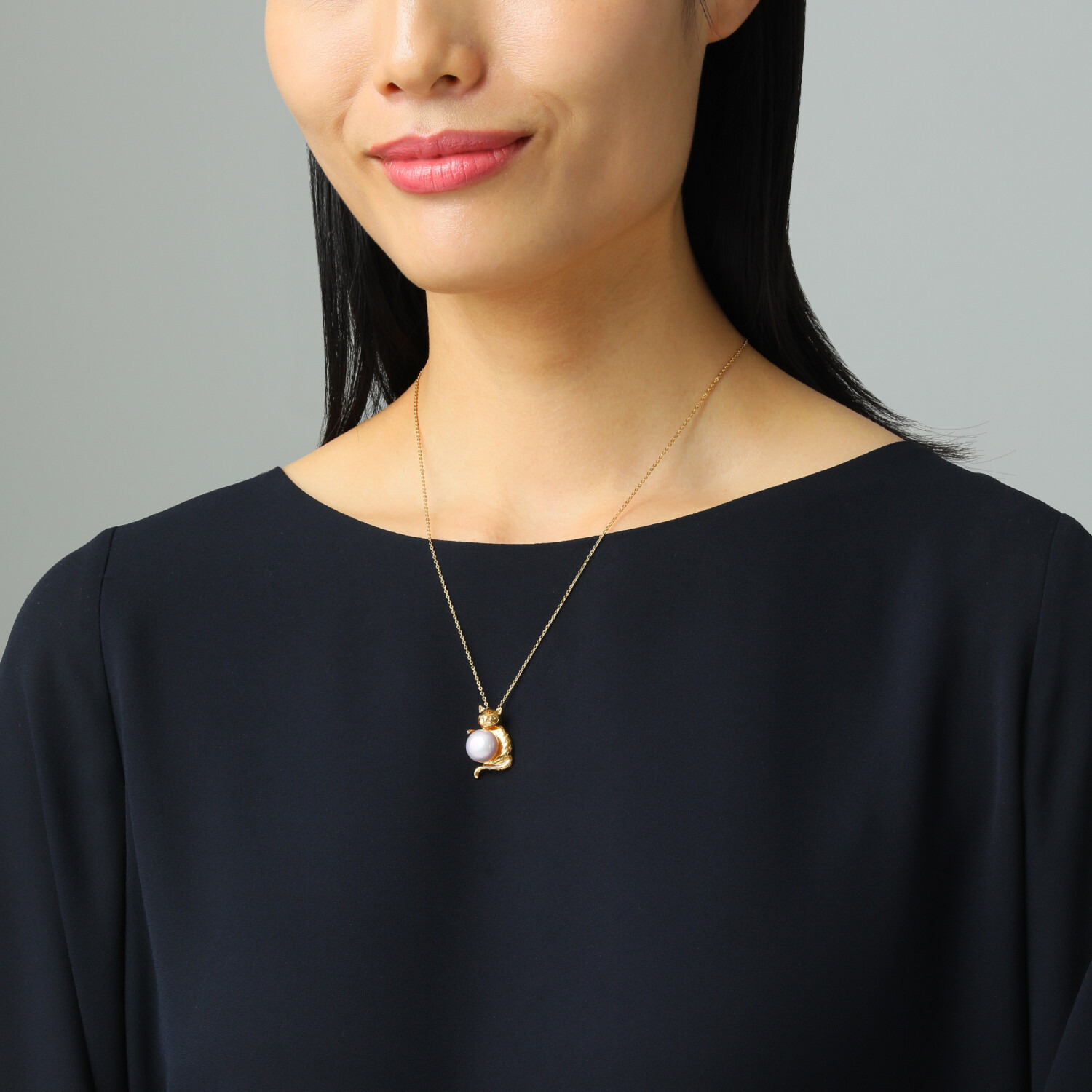 岩崎美智子コレクション シルバー 淡水ボタンパール 猫モティーフ ペンダント