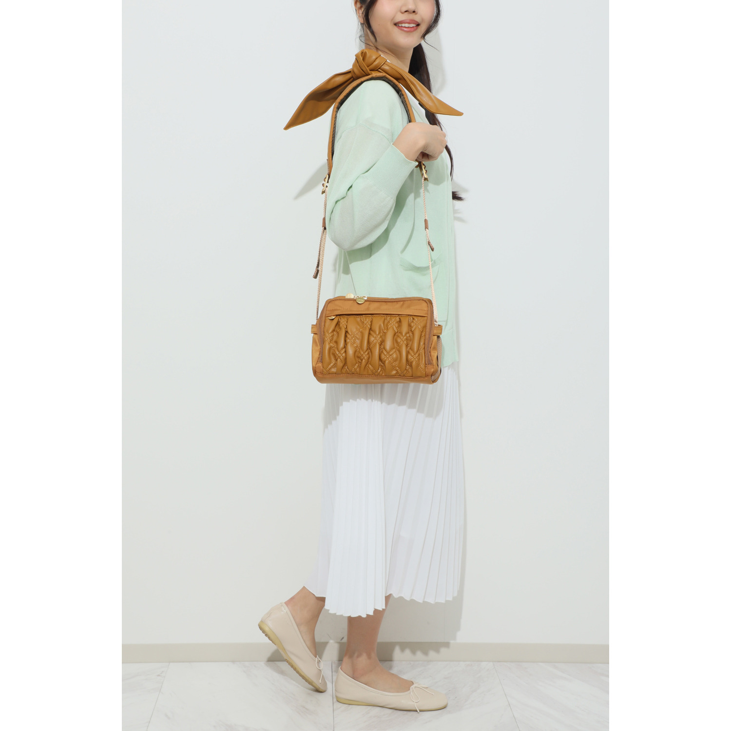 ウニカ 人間工学に基づいた ふんわりキルトポケット ショルダーバッグ