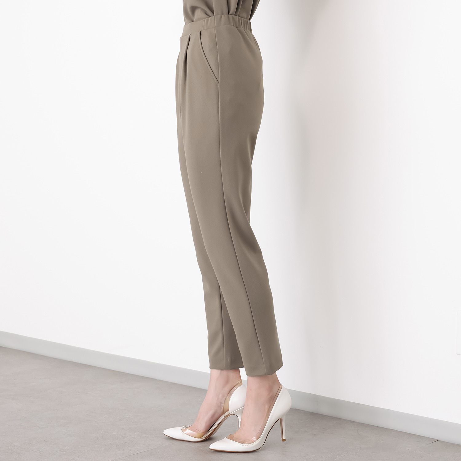 ＴＡＫＵＭＩＢＡ 洗えてシワになりにくい！ ストレッチジョーゼット 日本製　ワンタック テーパードパンツ