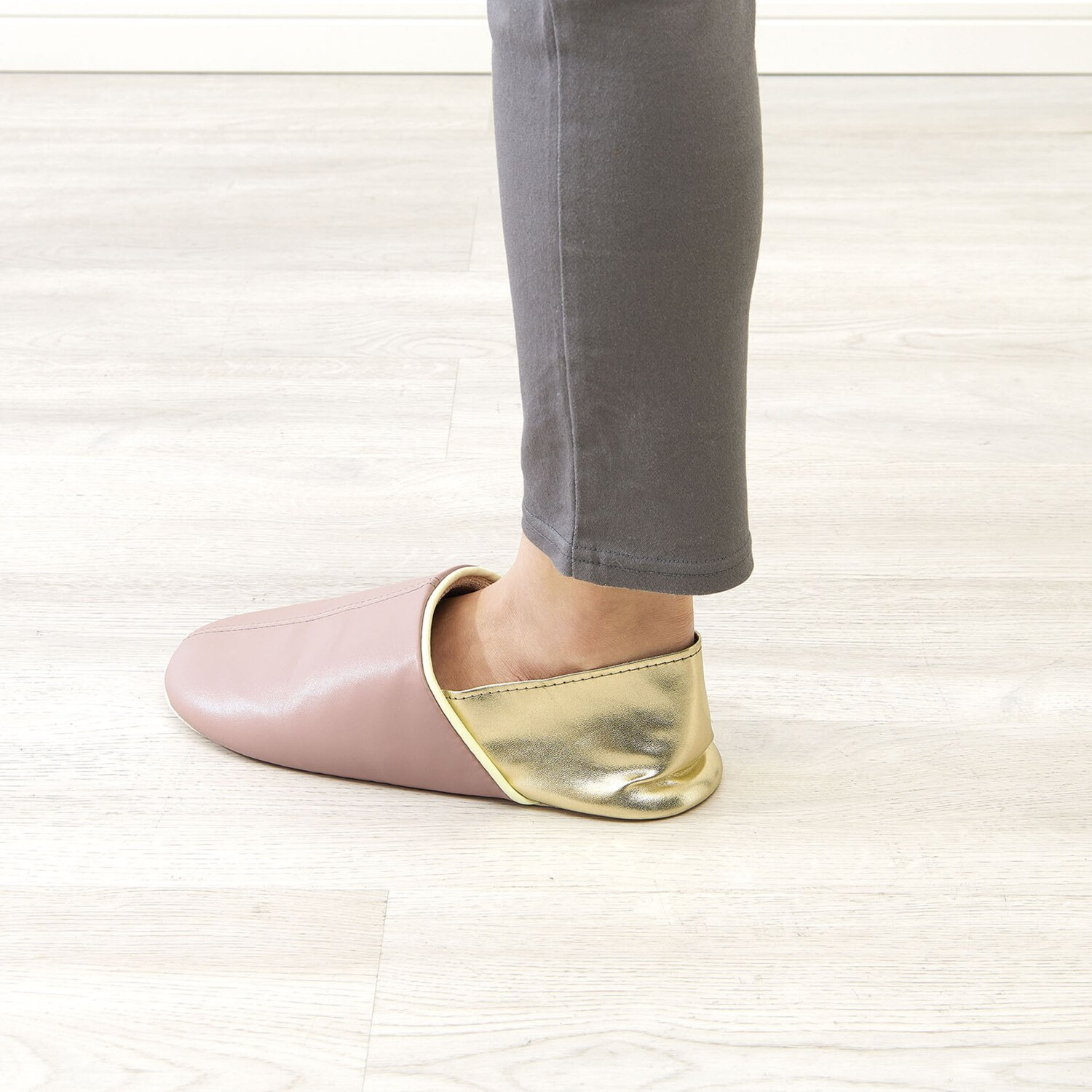 いざというとき！ 底面の特殊シートで 足元を守る ＣＯＧＩＴ　防災 “足まもりっぱ＋” ２色セット