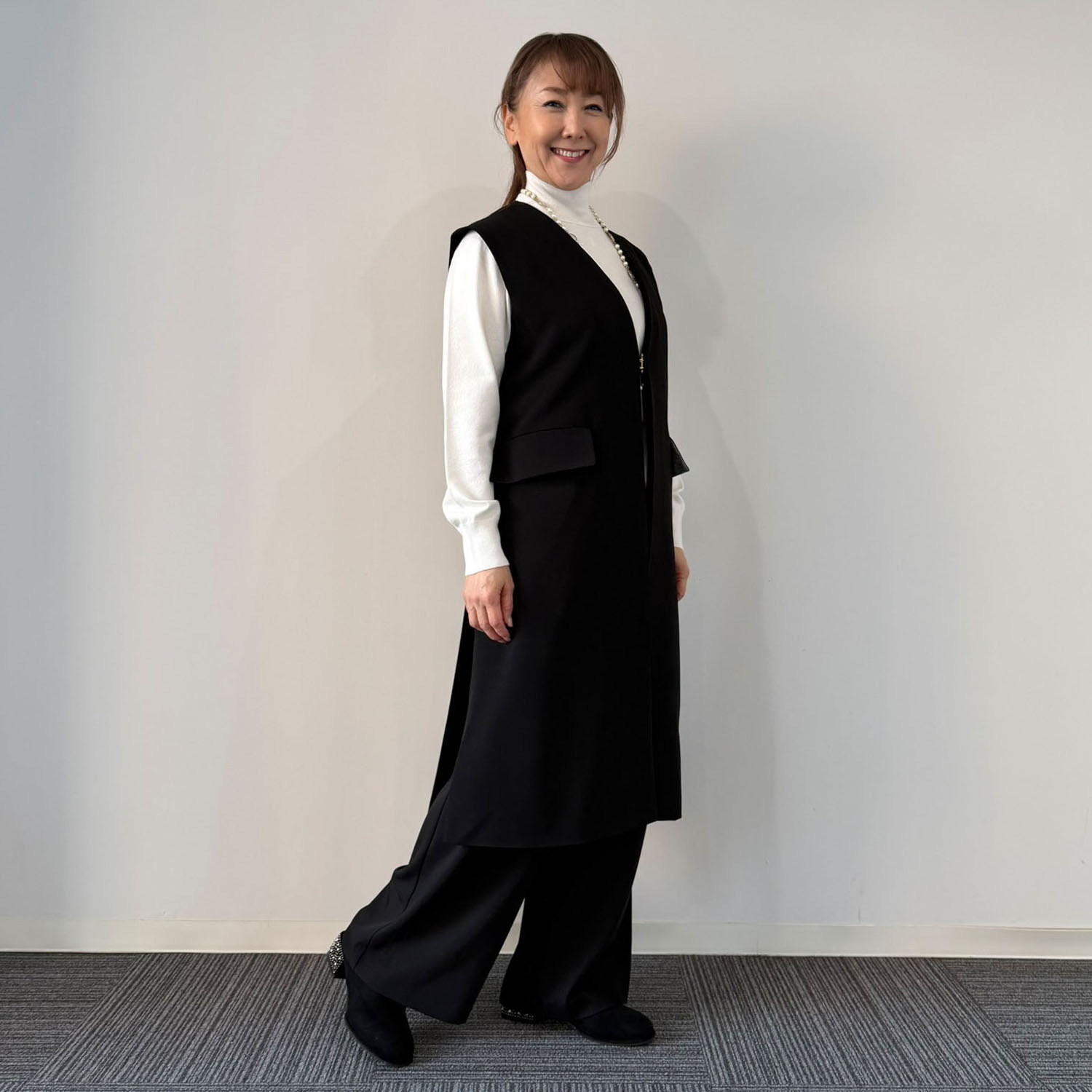 ホリーズ　アズ 刺しゅうアクセント ニットプルオーバー