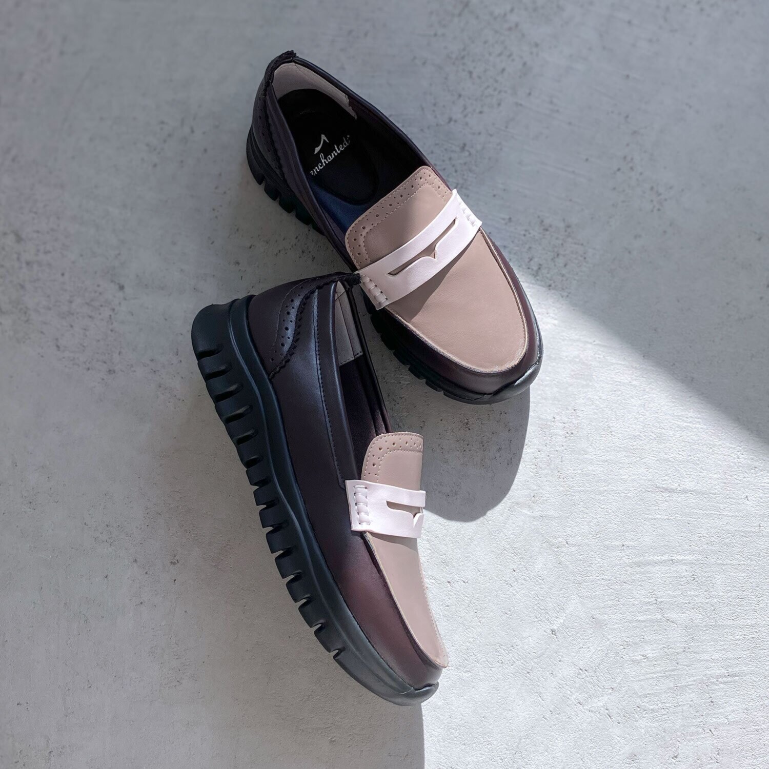 エンチャンテッド 防水　はっ水 晴雨兼用！ スニーカー感覚の 軽量コインローファー