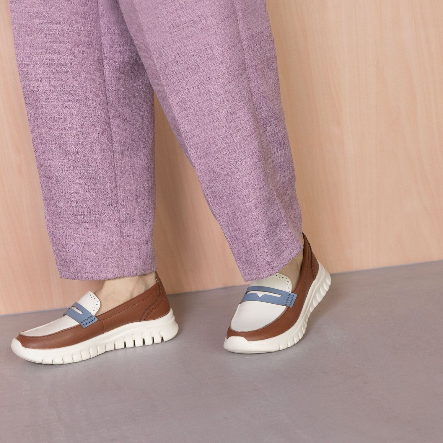 エンチャンテッド 防水　はっ水 晴雨兼用！ スニーカー感覚の 軽量コインローファー