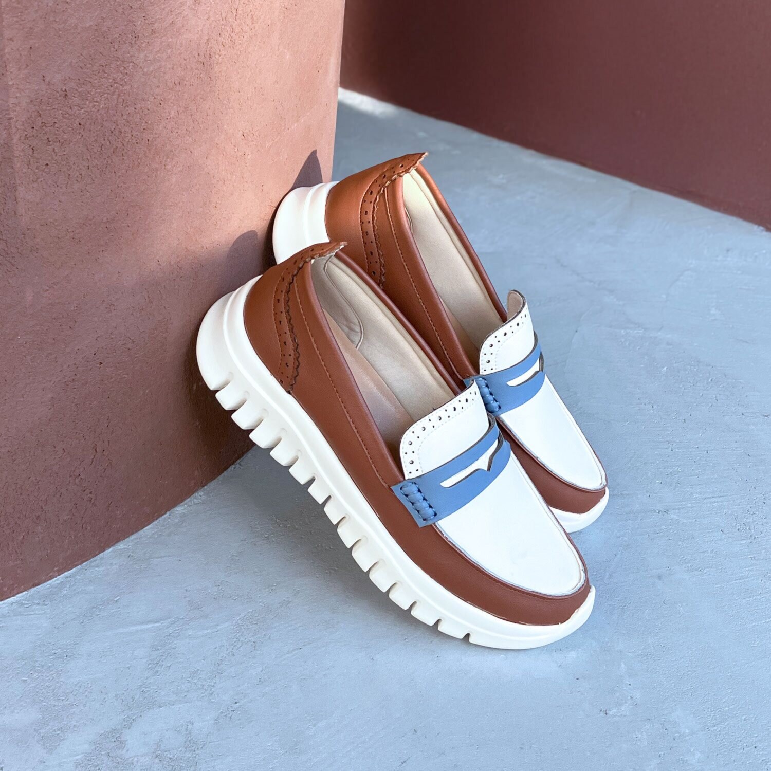 エンチャンテッド 防水　はっ水 晴雨兼用！ スニーカー感覚の 軽量コインローファー