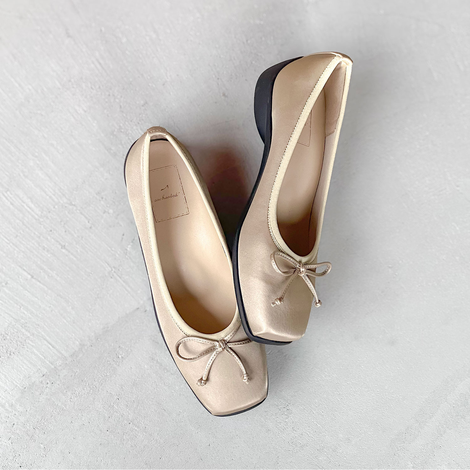 エンチャンテッド 防水　晴雨兼用！ サテン調合成皮革 バレエシューズ