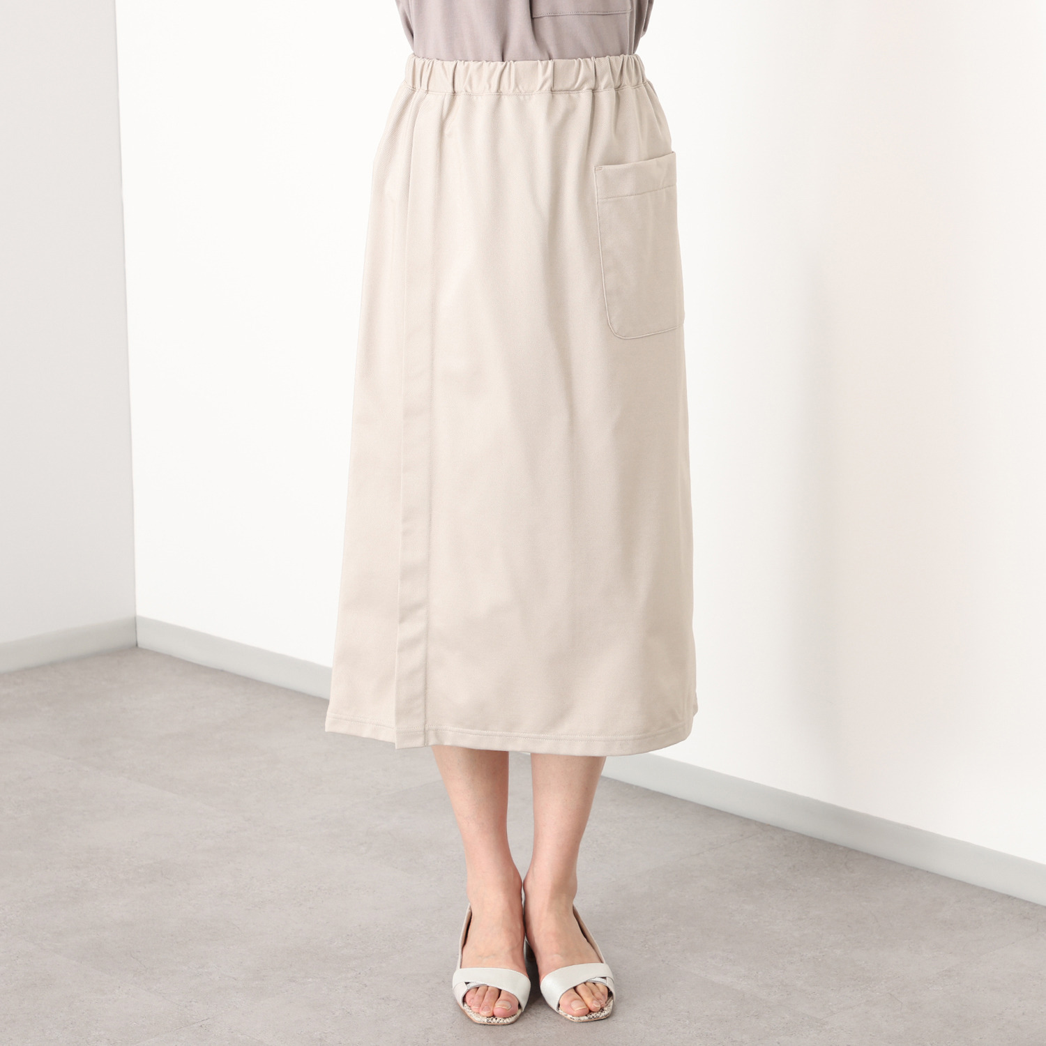 シロヤイチガントウキョウ ベルガモ ツイル ラップ風スカート