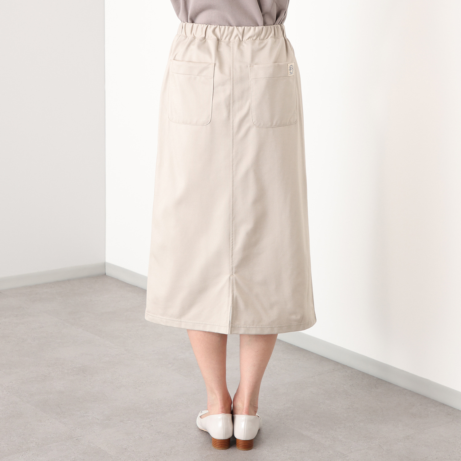 シロヤイチガントウキョウ ベルガモ ツイル ラップ風スカート