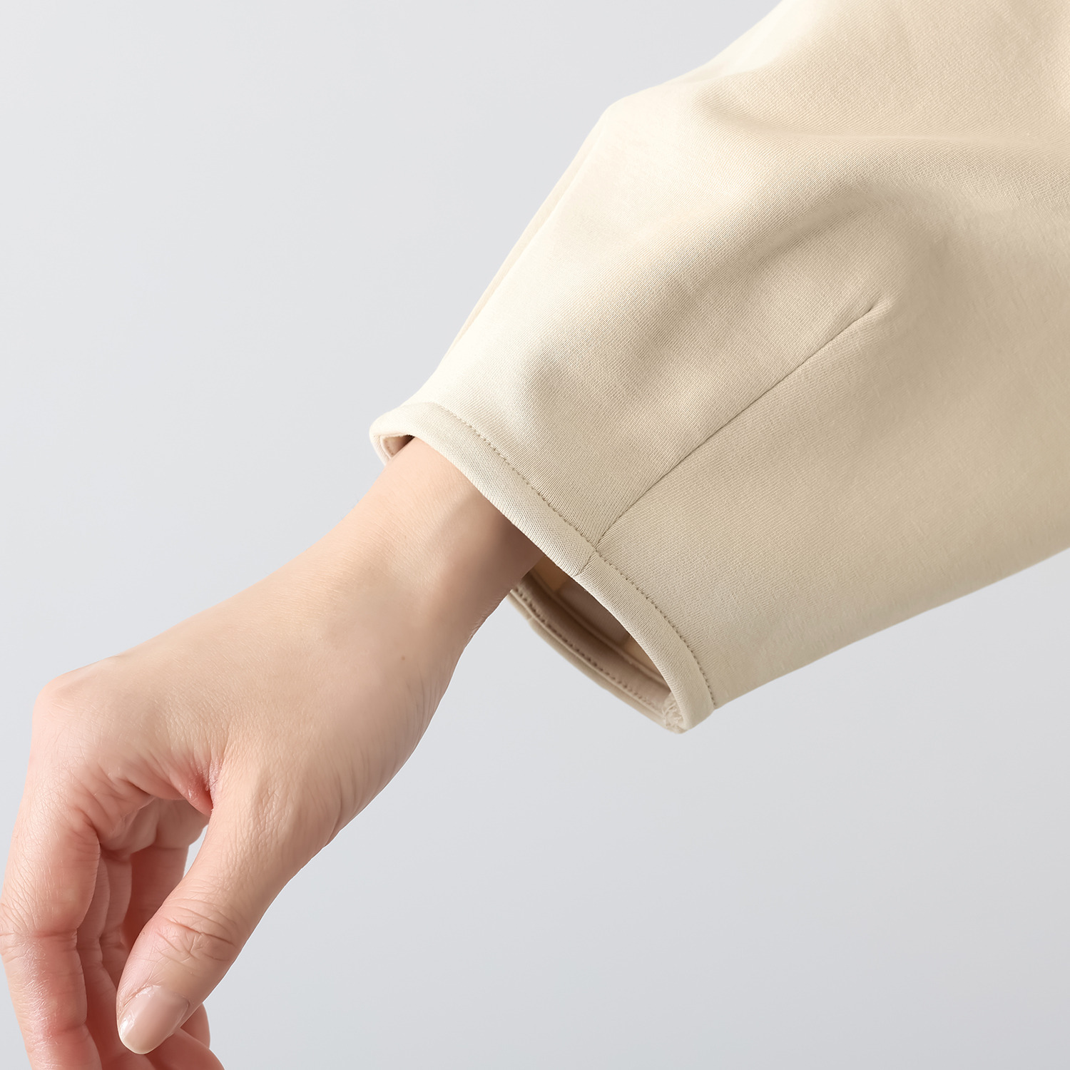 イロプライム １枚で完成！ 異素材重ね モードなプルオーバー