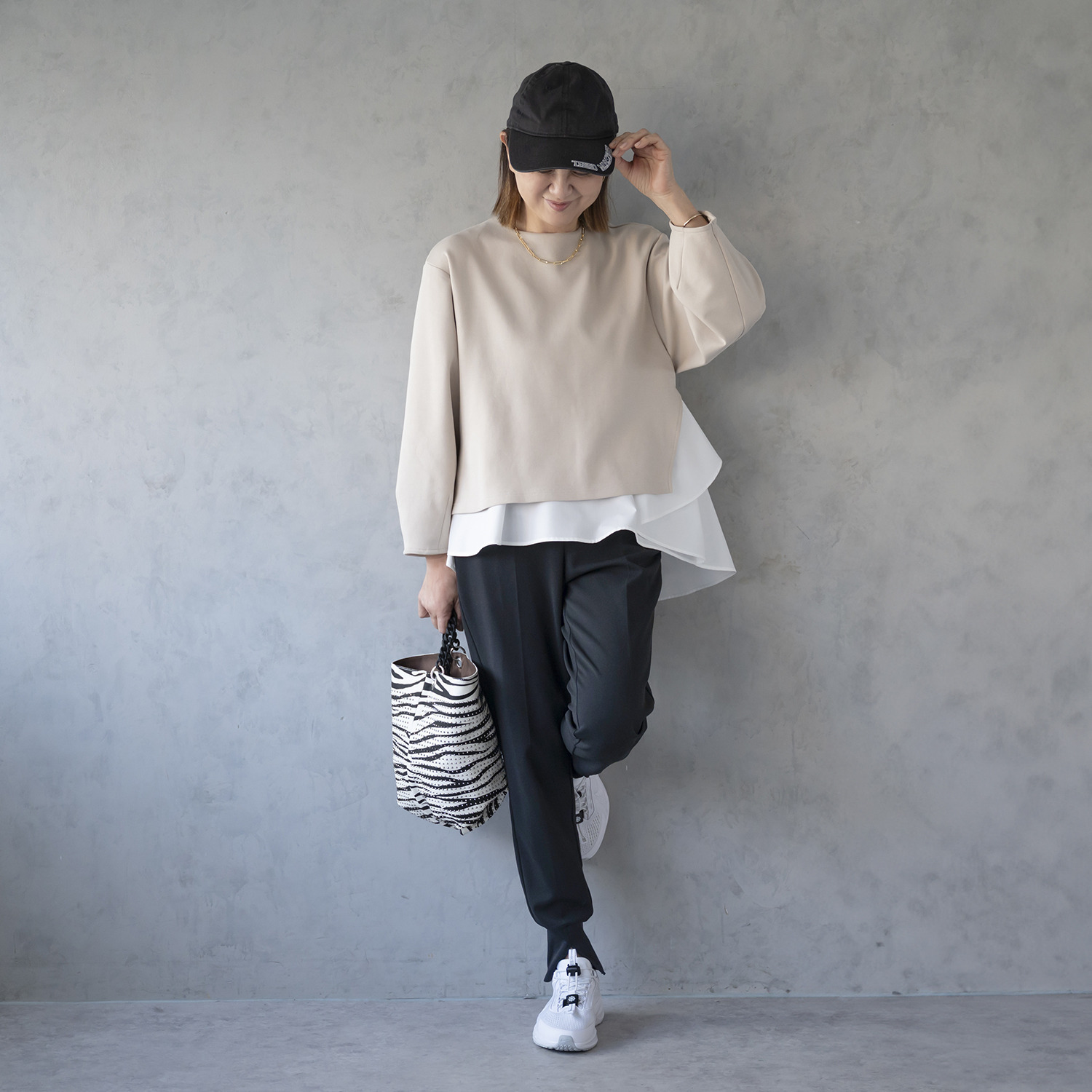 イロプライム １枚で完成！ 異素材重ね モードなプルオーバー