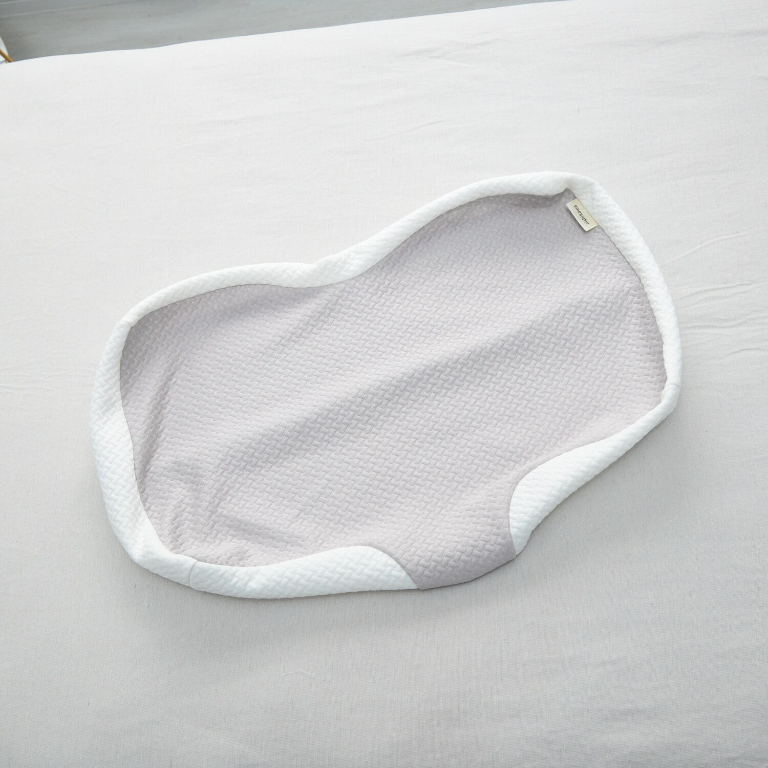 ｎｉｓｈｉｋａｗａ 仰向けも横向きも快適！ 特殊Ｔ字形状で ムニュッとフィット ポリゴンピロープレミアム