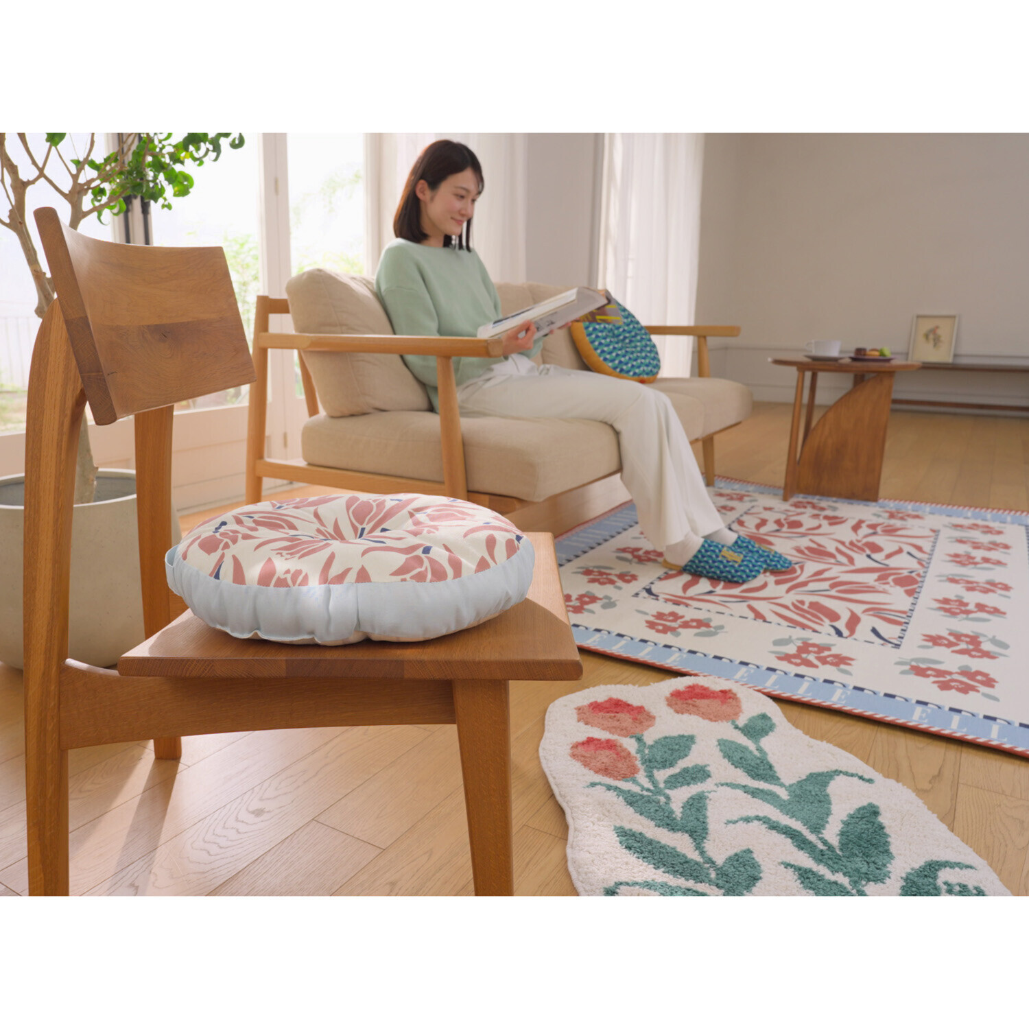 ＥＬＬＥ　ＨＯＭＥ スプリングコレクション リバーシブル ラウンドクッション