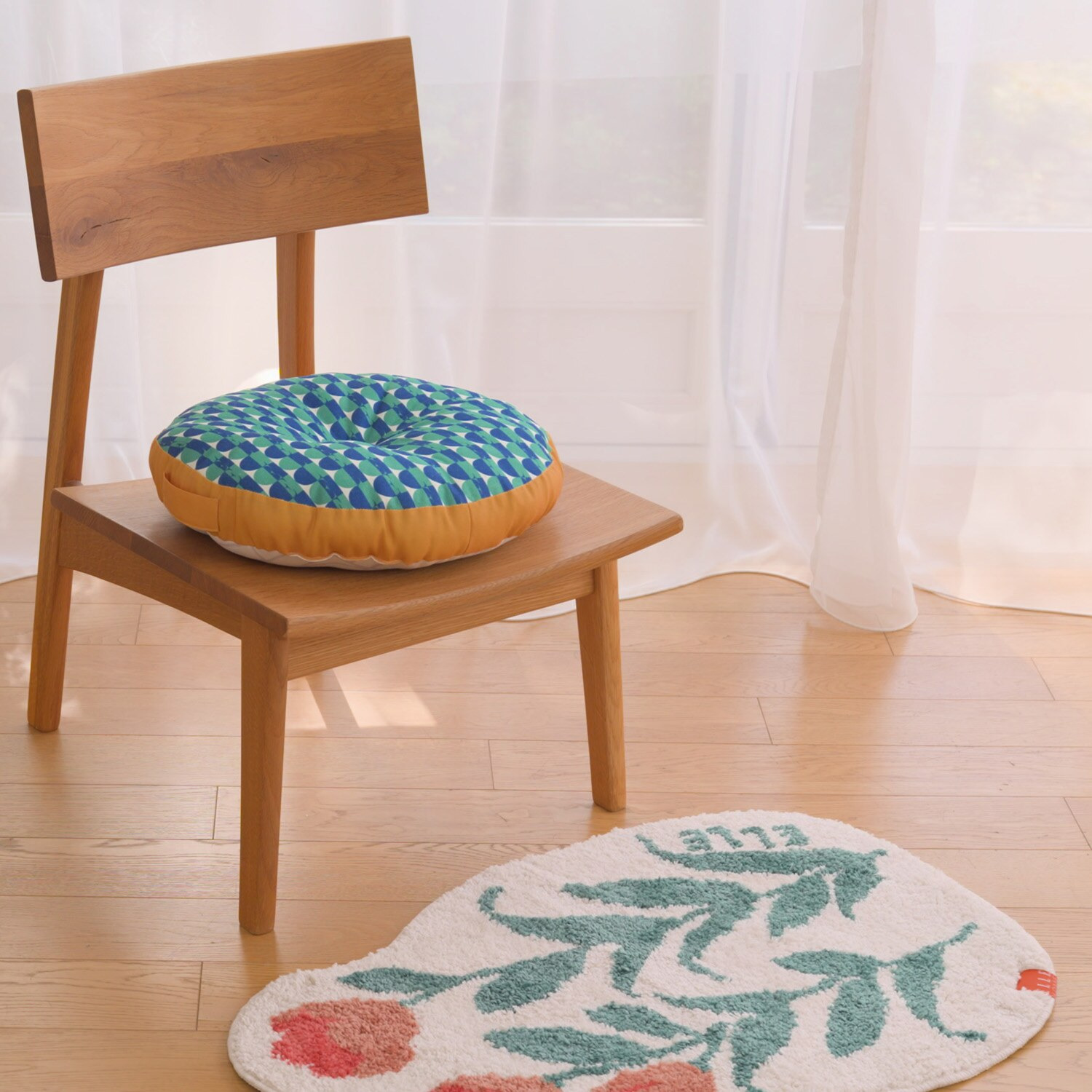 ＥＬＬＥ　ＨＯＭＥ スプリングコレクション リバーシブル ラウンドクッション