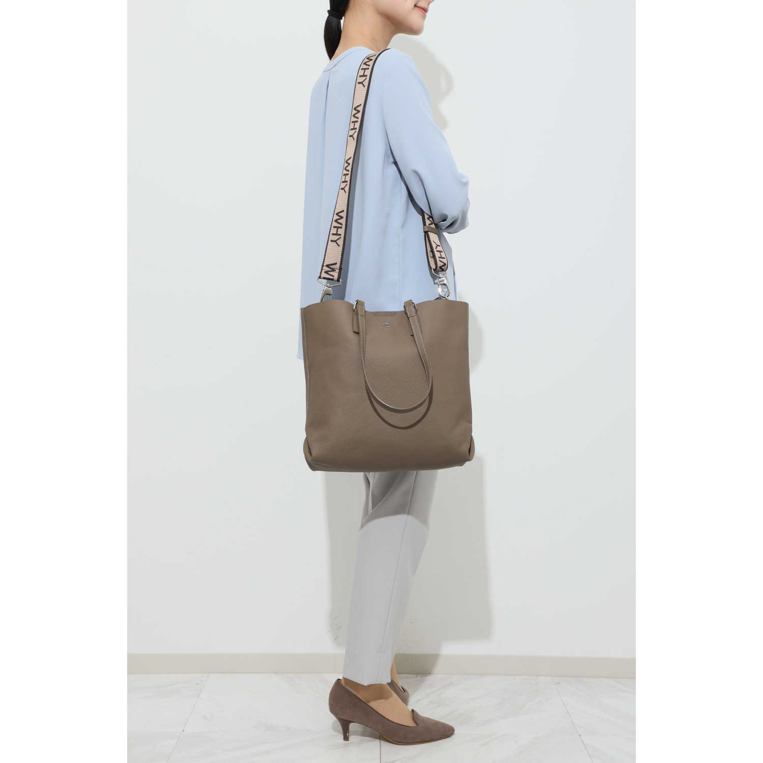 ホワイ マルチに使える！ 牛革シュリンク型押し ２ウェイトートバッグ ＜バッグインバッグ付＞