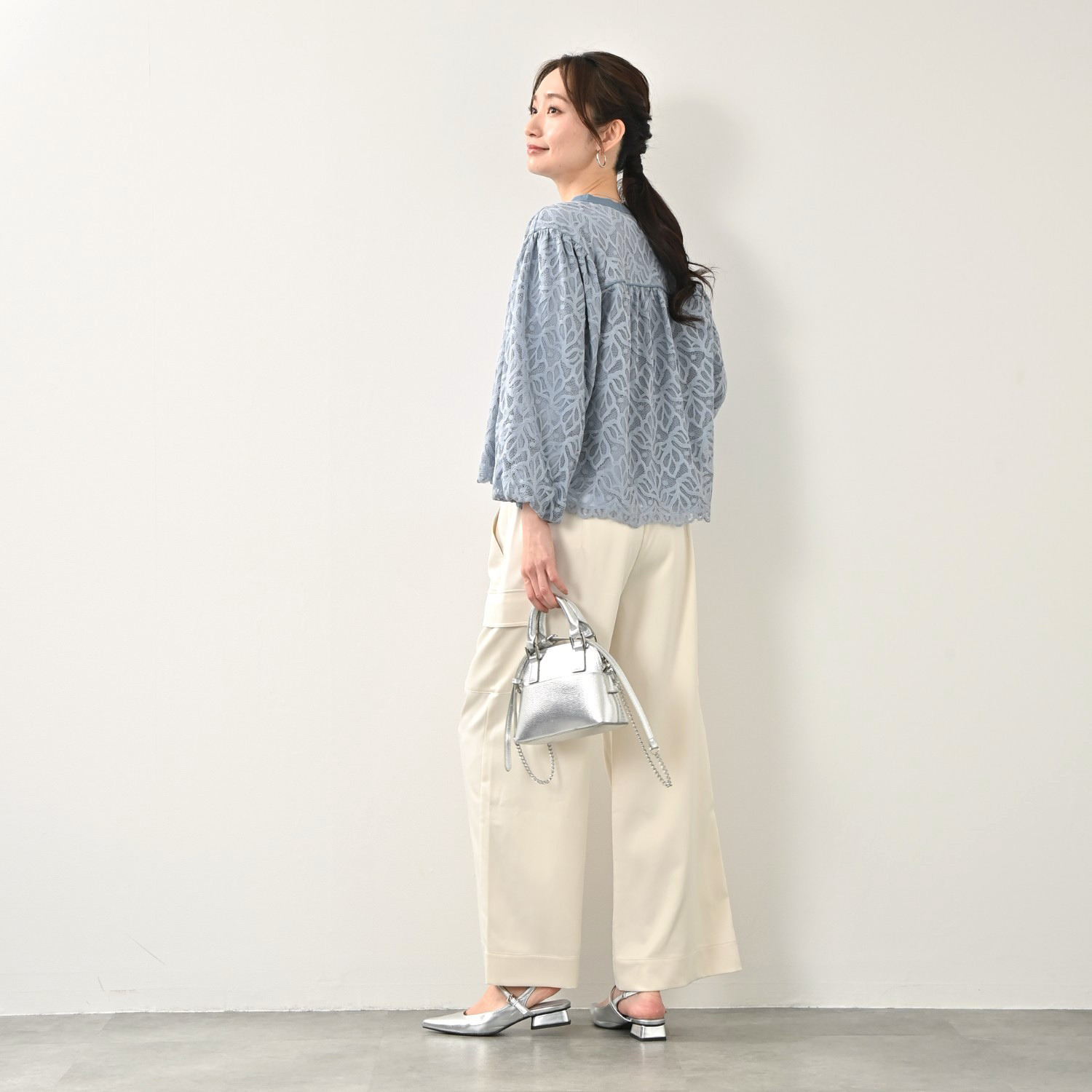 元町ゼラール 華やかラッセルレース ふんわりスリーブ スタンドネックシャツ