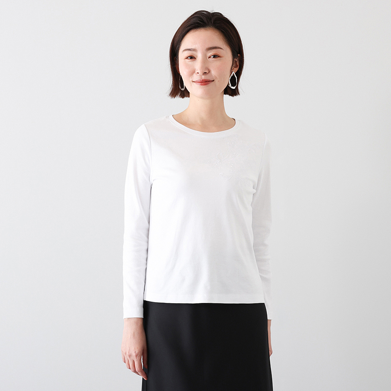 元町ゼラール コットン１００％ フラワー刺しゅう スパンコールアクセント プルオーバー