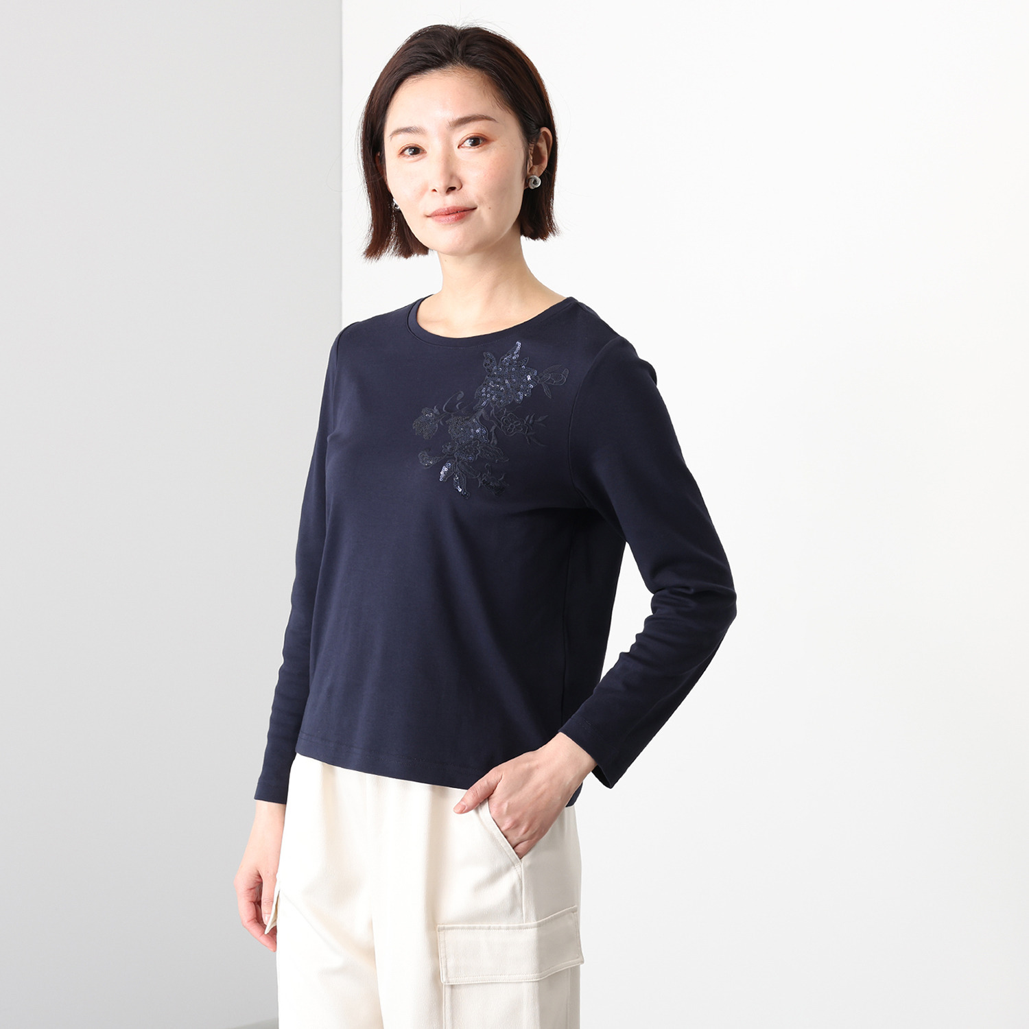 元町ゼラール コットン１００％ フラワー刺しゅう スパンコールアクセント プルオーバー